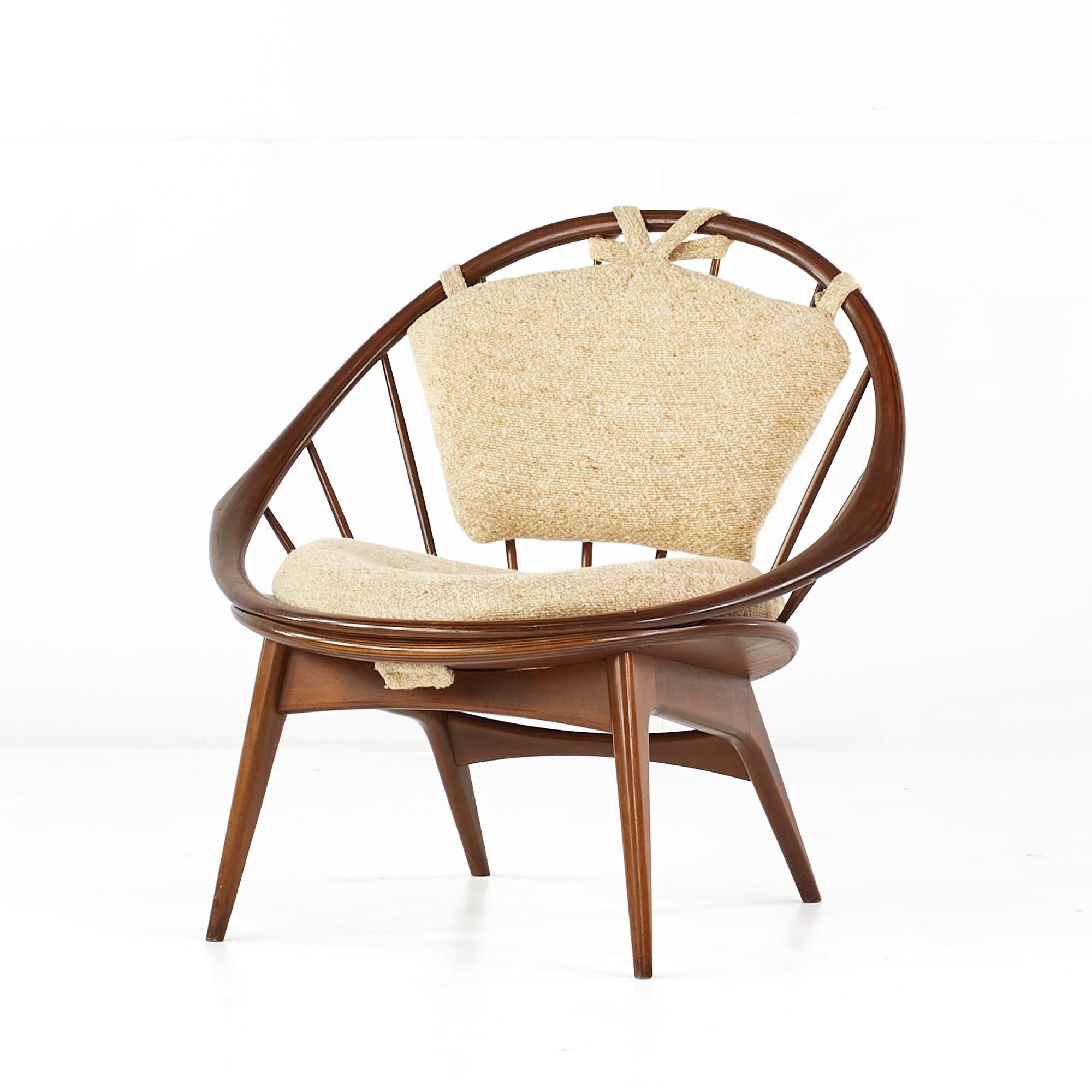 Mid-Century Modern Chaise paon du milieu du siècle dernier de Kofod Larsen pour Selig en vente