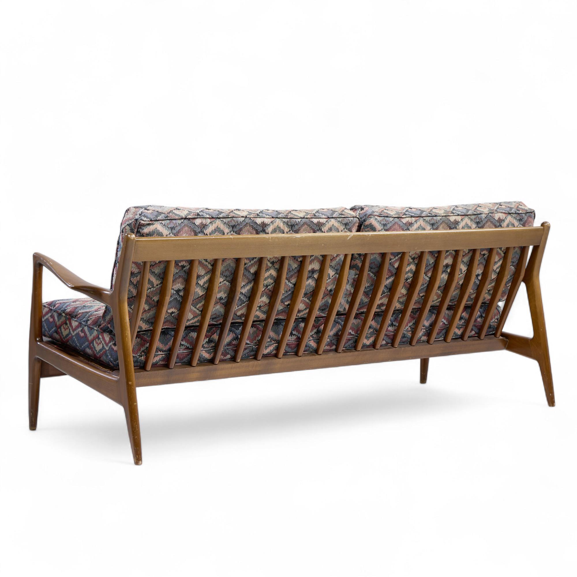 Kofod Larsen for Selig Mid Century Walnut Sofa en Bueno estado para la venta en Franklin Park, IL