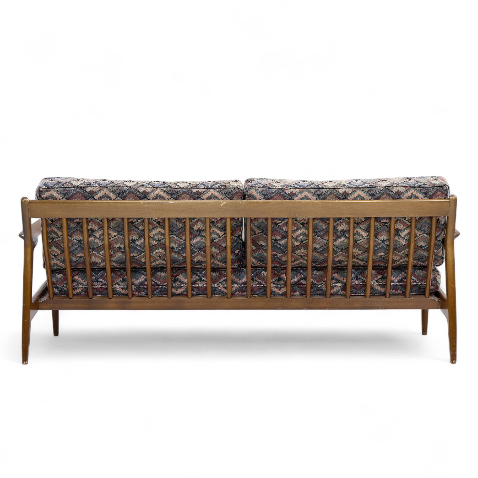 Kofod Larsen for Selig Mid Century Walnut Sofa siglo XX en venta
