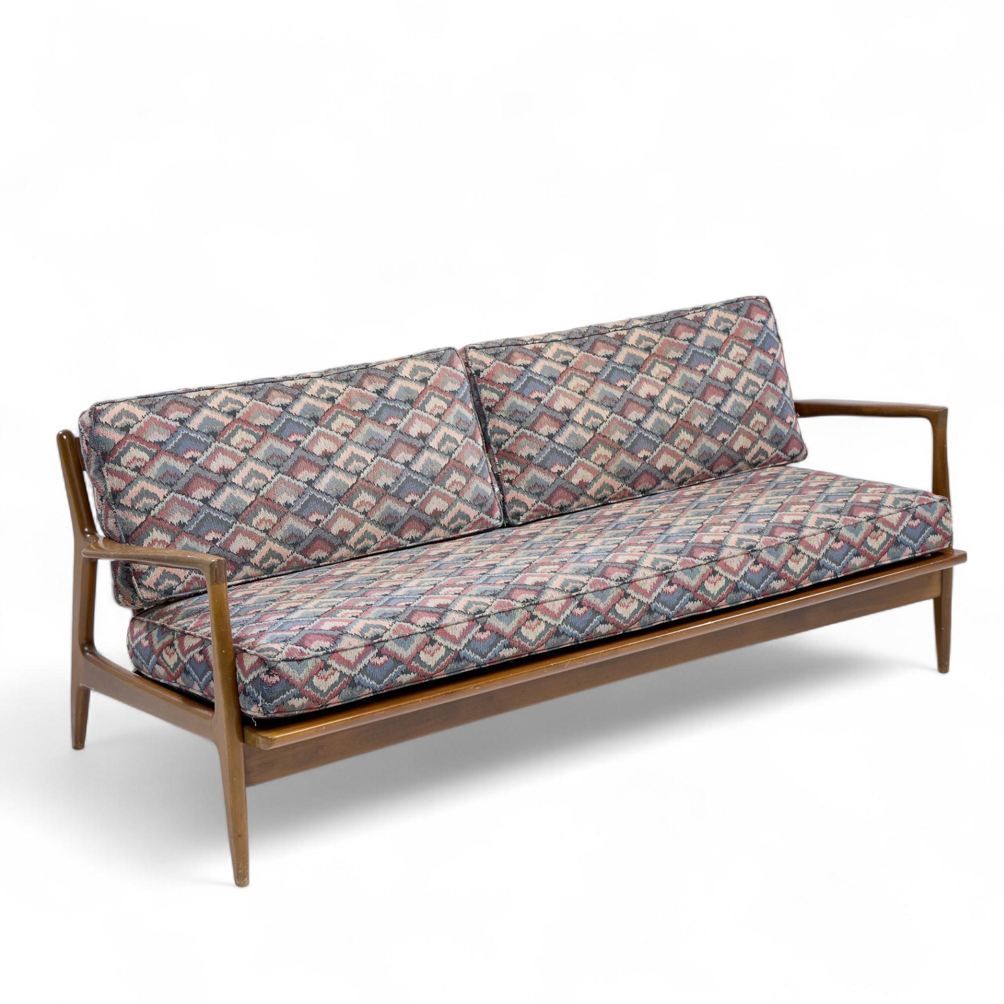 Kofod Larsen for Selig Mid Century Walnut Sofa en venta 2