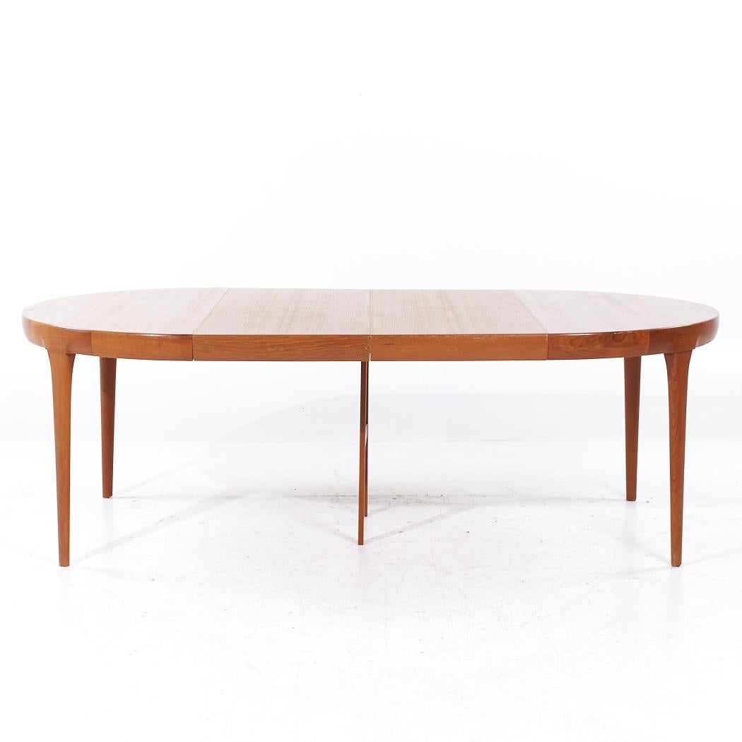 Kofod Larsen Mid Century Danish Teak Expanding Dining Table with 3 Leaves For Sale 6