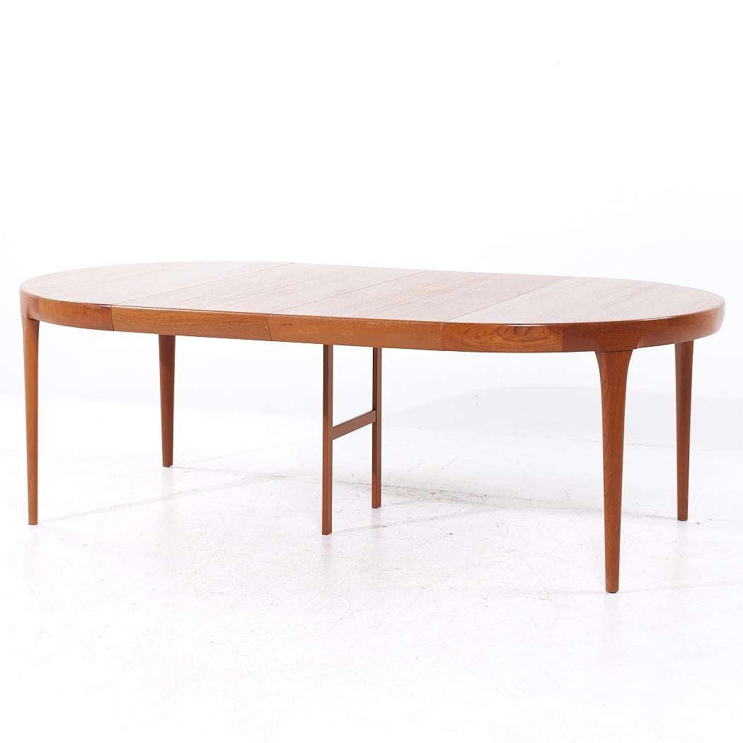 Kofod Larsen Mid Century Danish Teak Expanding Dining Table with 3 Leaves For Sale 7