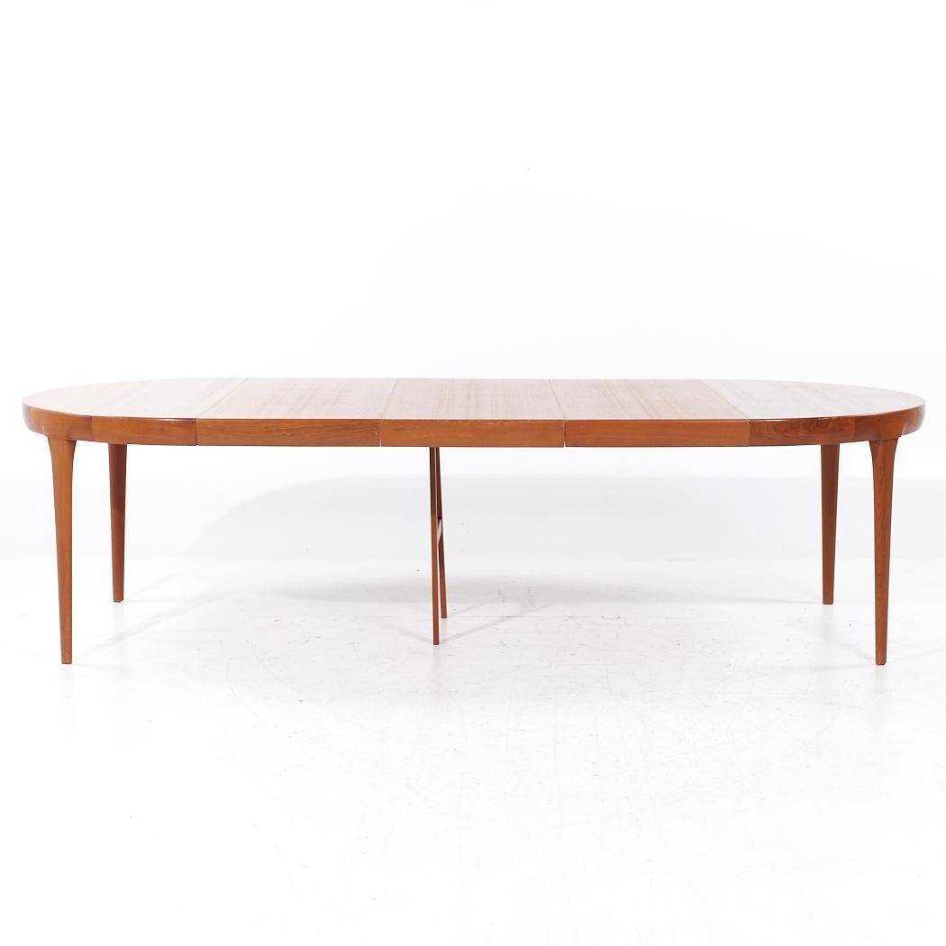 Kofod Larsen Mid Century Danish Teak Expanding Dining Table with 3 Leaves For Sale 9