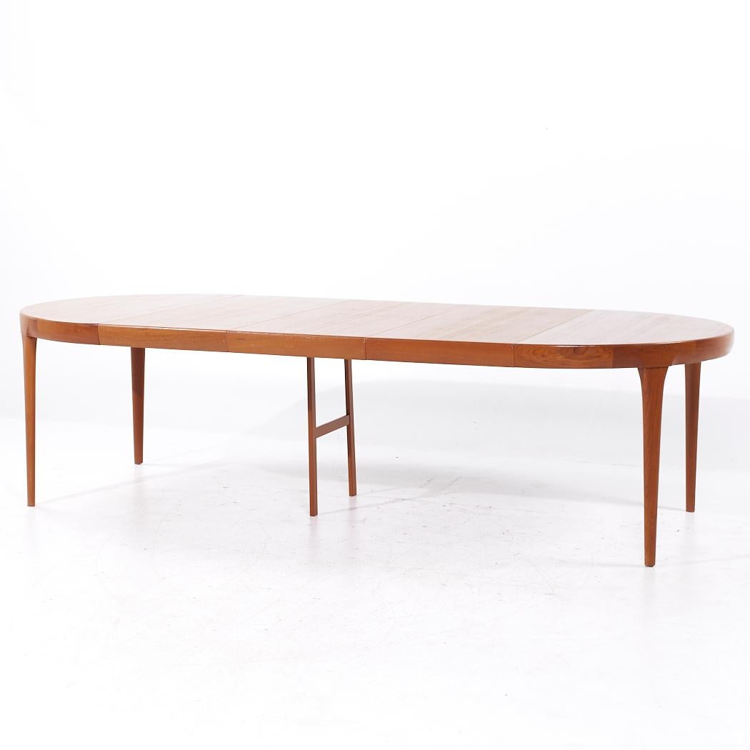 Kofod Larsen Mid Century Danish Teak Expanding Dining Table with 3 Leaves For Sale 10