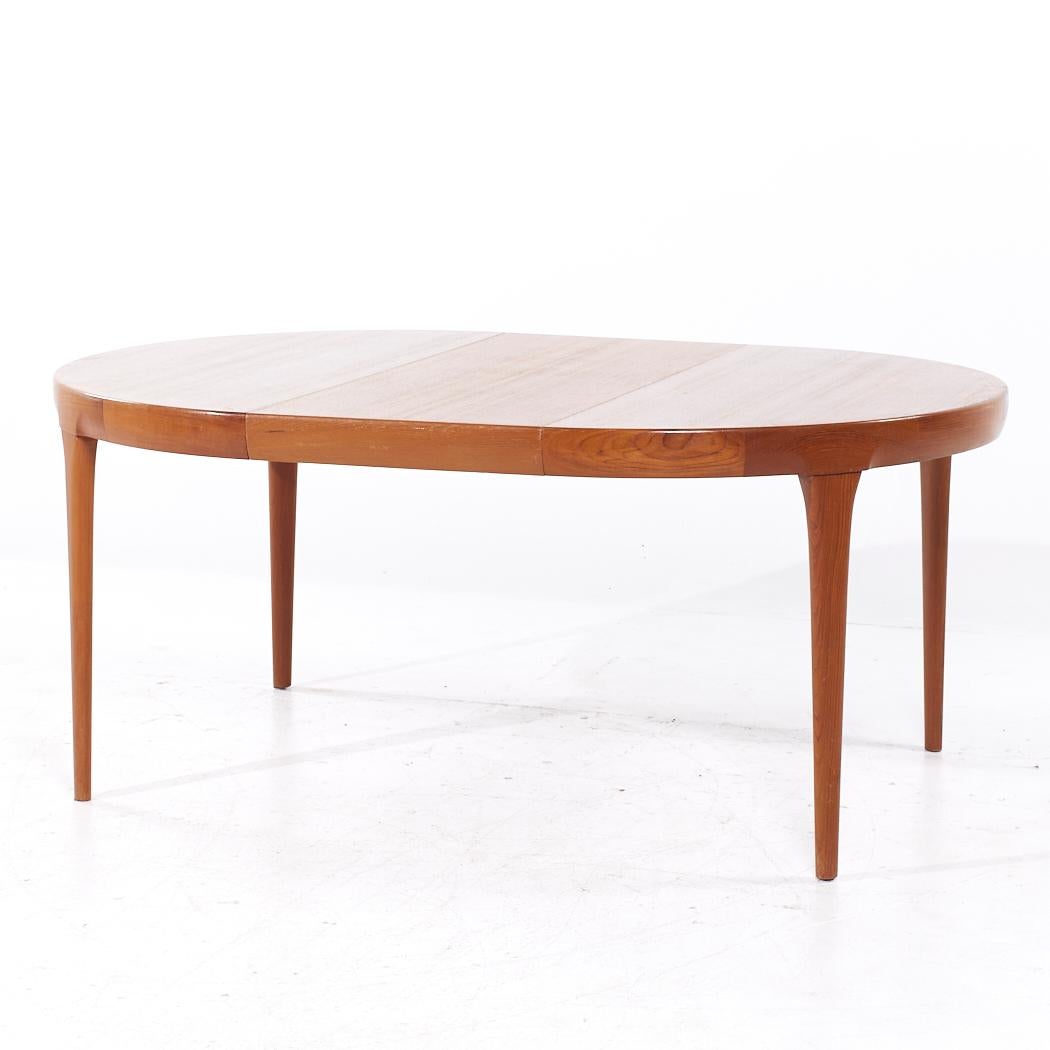 Kofod Larsen Mid Century Danish Teak Expanding Dining Table with 3 Leaves For Sale 4