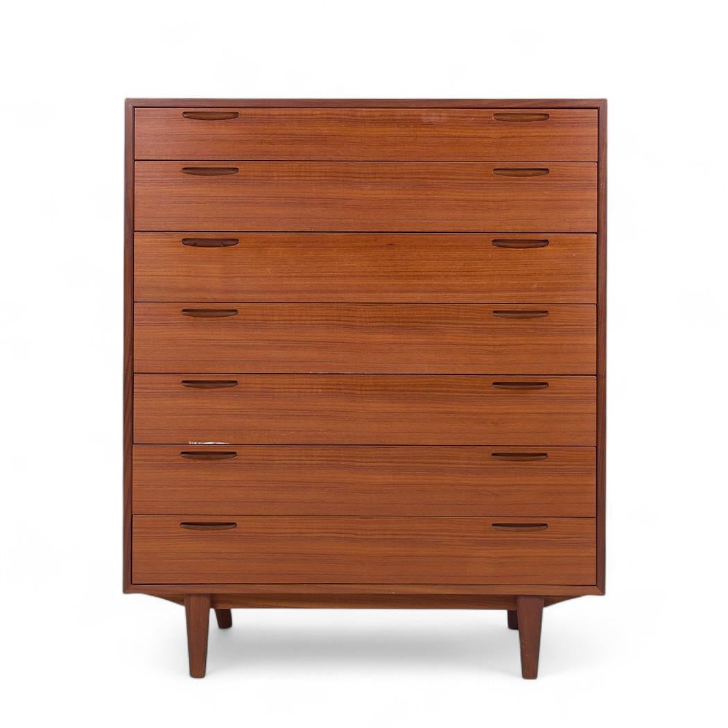 Kofod Larsen Commode haute en teck danoise du milieu du siècle

Cette table haute mesure : 39.5 large x 17.5 profond x 47.5 pouces de haut

Tous les meubles peuvent être achetés dans ce que nous appelons un état vintage restauré. Cela signifie que