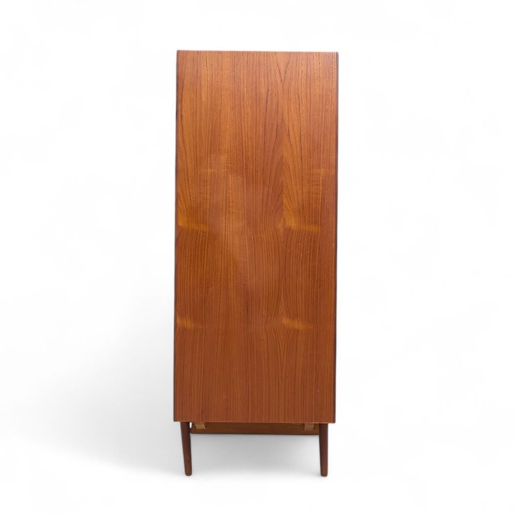 Danois Kofod Larsen Commode haute en teck danoise du milieu du siècle en vente