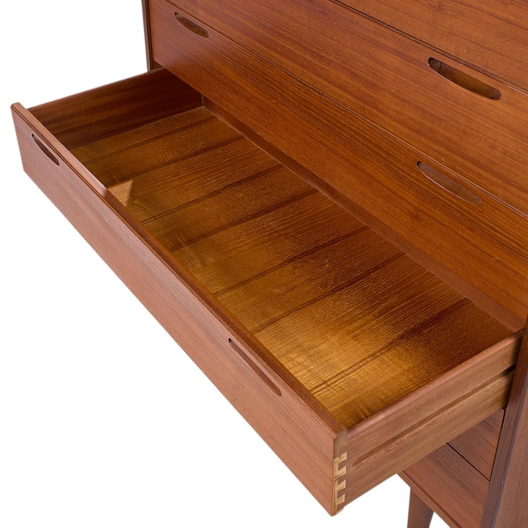 Teck Kofod Larsen Commode haute en teck danoise du milieu du siècle en vente