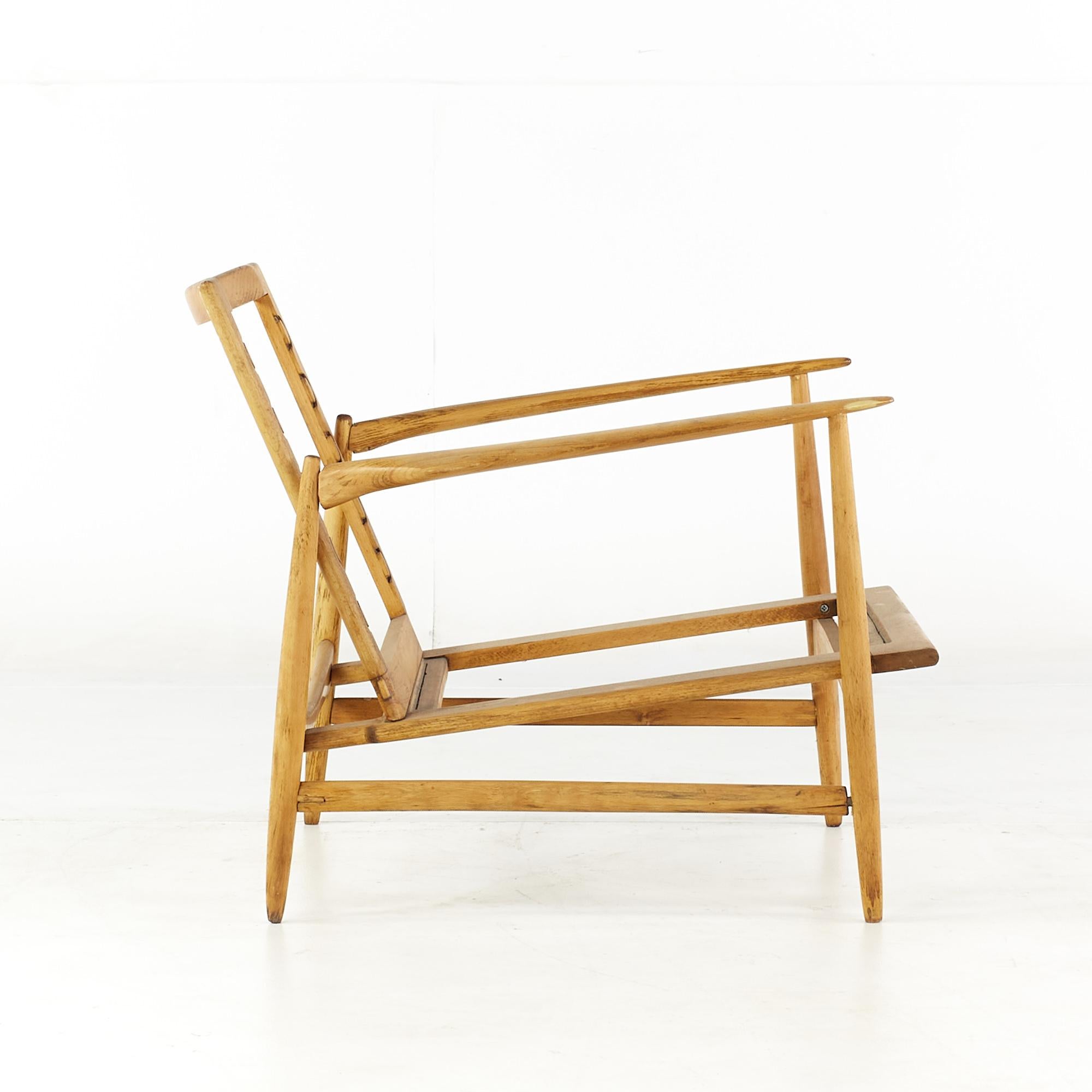 Noyer Fauteuil de salon danois du milieu du siècle en noyer avec cadre Kofod Larsen en vente