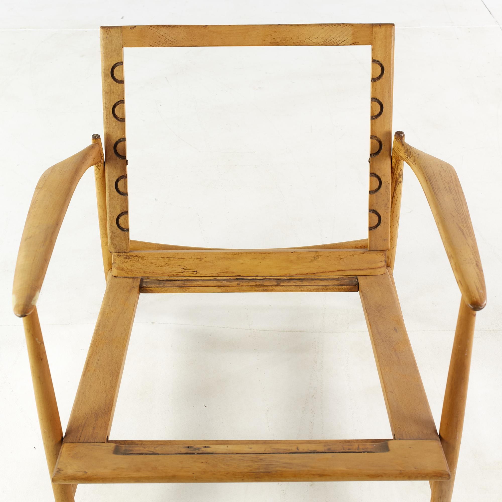 Fauteuil de salon danois du milieu du siècle en noyer avec cadre Kofod Larsen en vente 2
