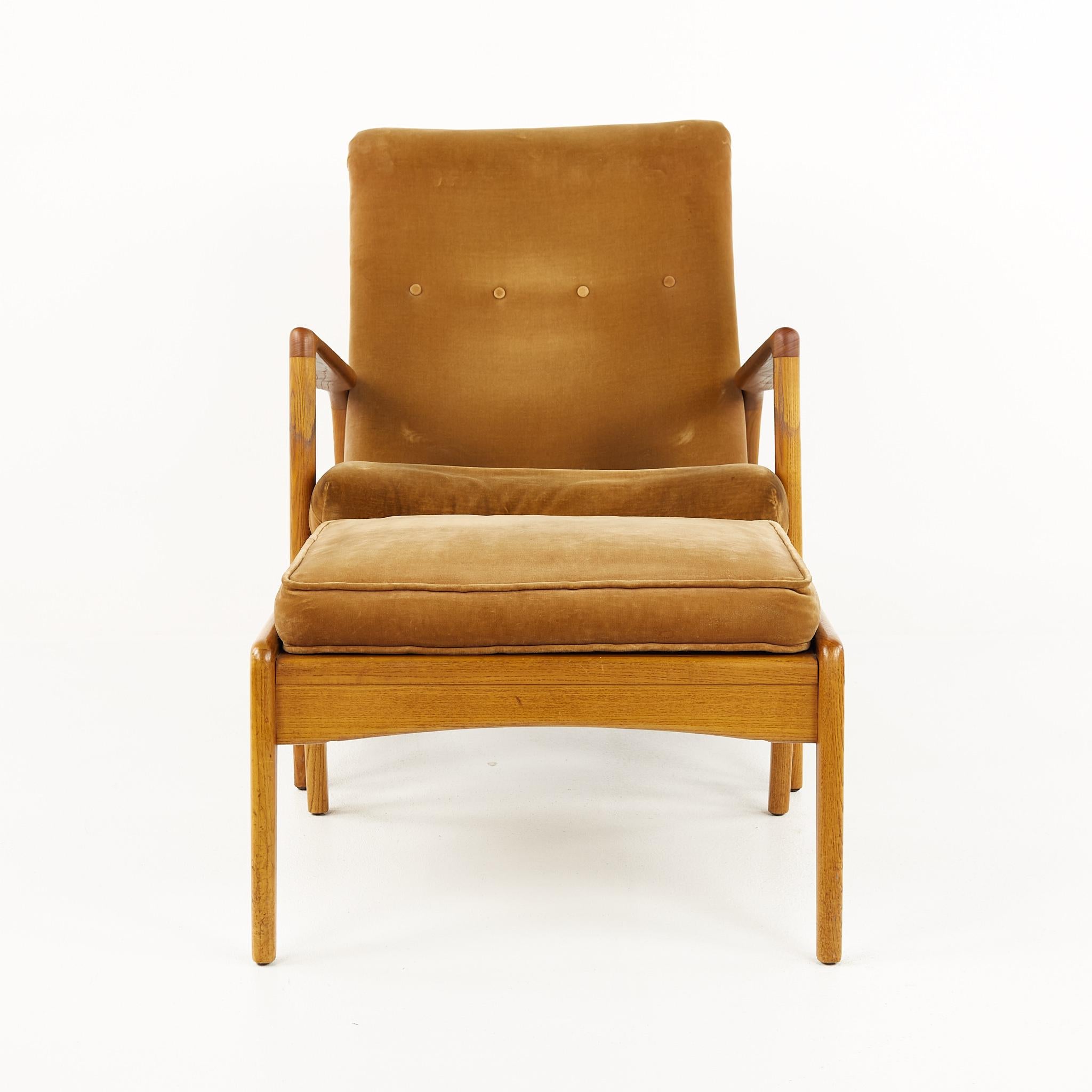 Kofod Larsen mid century highback lounge chair and ottoman

This chair measures: 27.5 wide x 32 deep x 32.5 inches high, with a seat height of 16 and arm height of 23.5 inches

Ready for new upholstery. This service is available for an