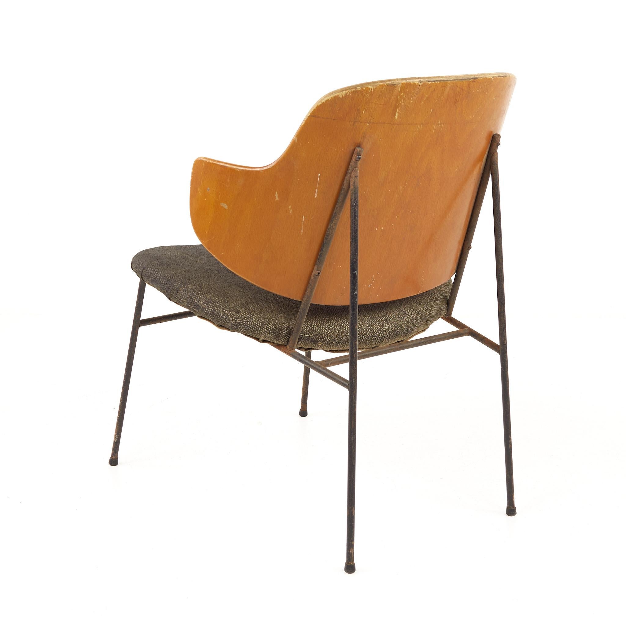 Chaises de salle à manger Kofod Larsen mi-siècle en fer forgé et contreplaqué cintré représentant un Pingouin, S en vente 4