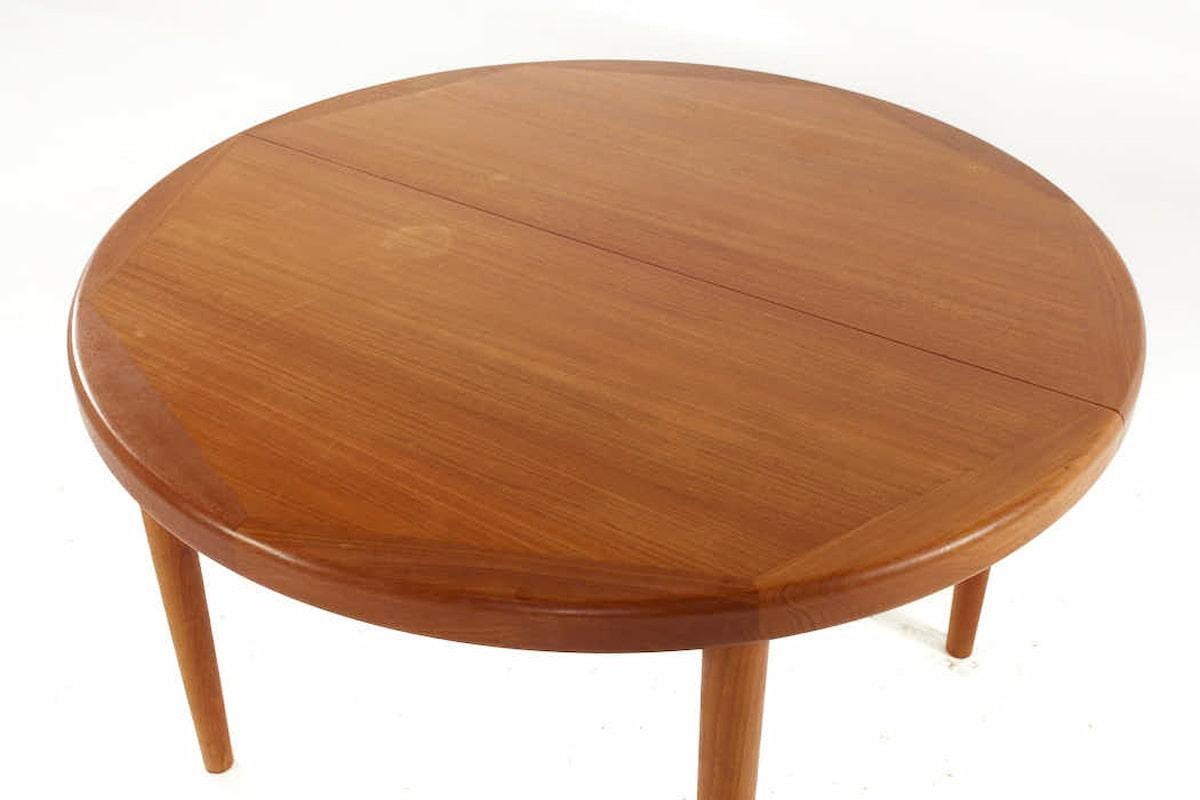 Late 20th Century Kofod Larsen Mid Century Teak Expanding Dining Table 2 Leaves For Sale