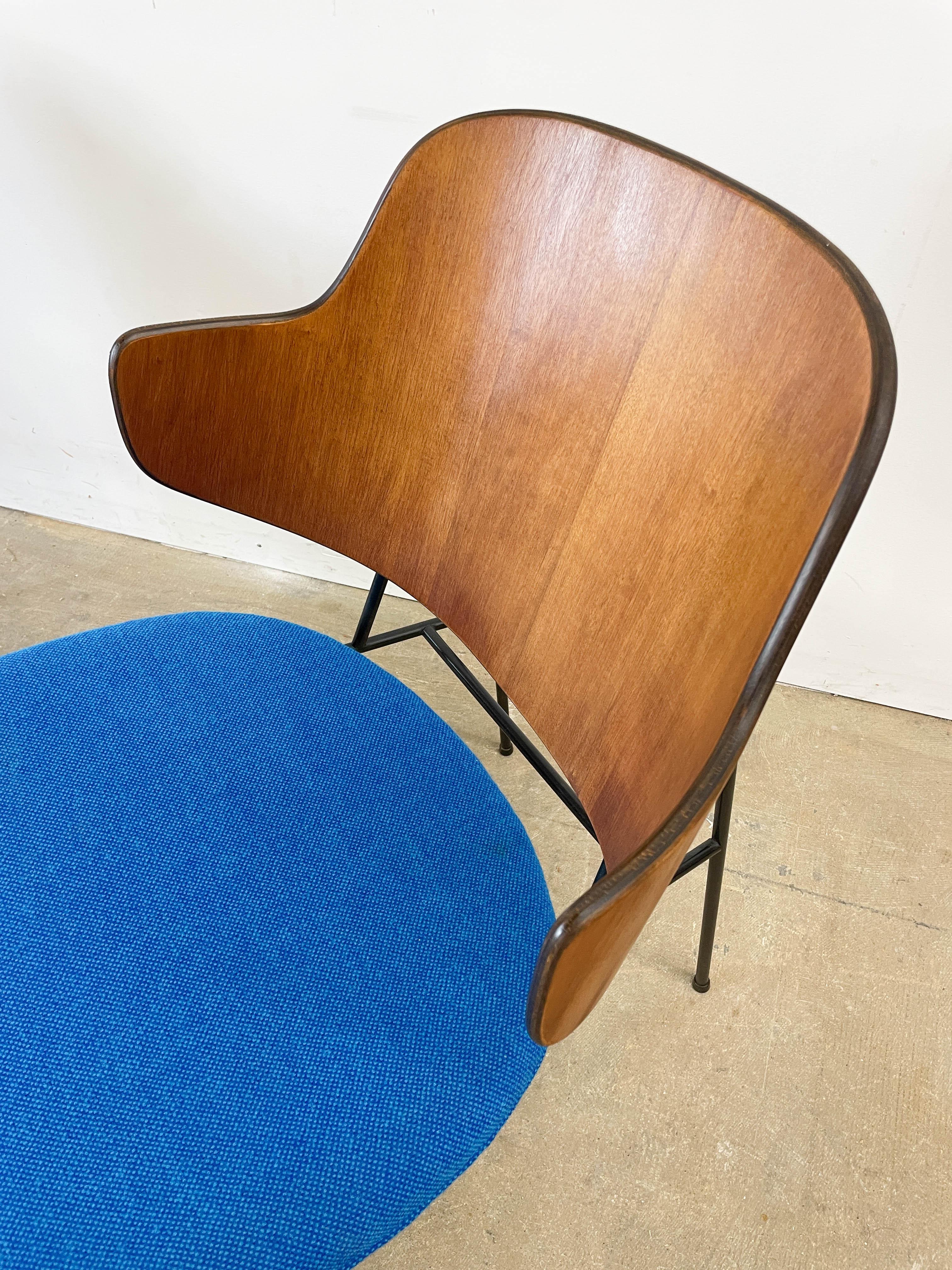 Mid-Century moderno Sedie da salotto Kofod Larsen Penguin in vendita