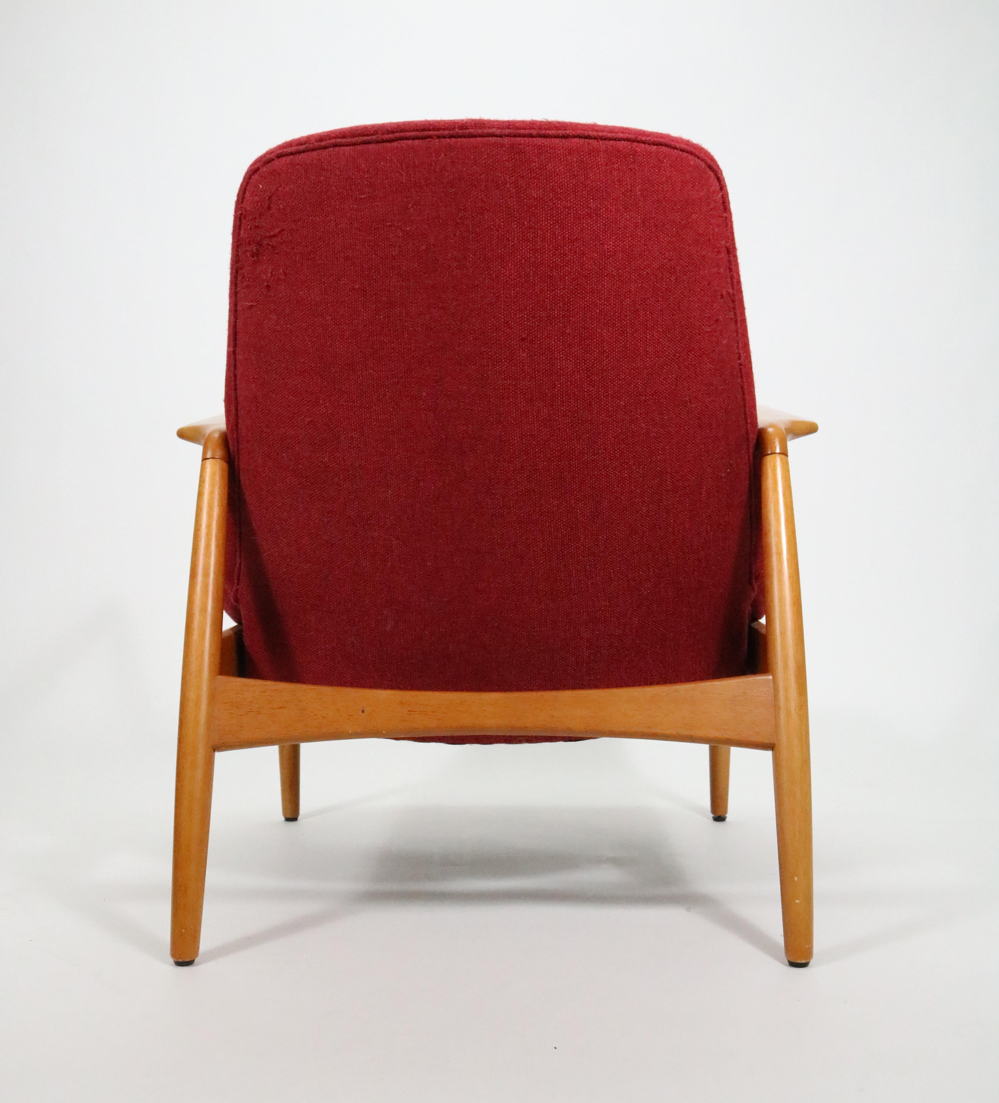 Kofod-Larsen Style Shield of California Lounge Chair in Honey Walnut In Good Condition In Littleton, CO