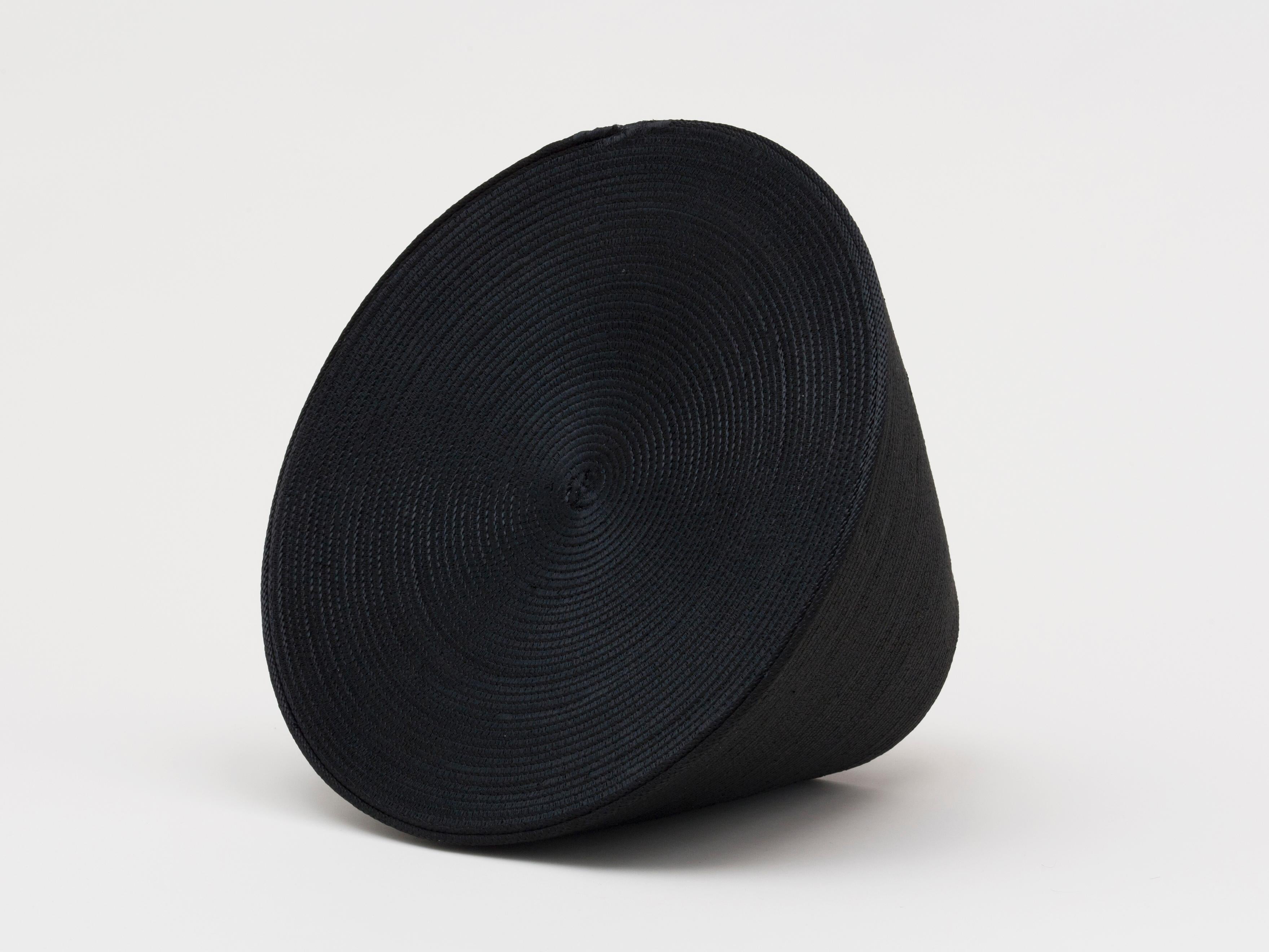 Moderne « Kogetsudai 'noir' », récipient sculptural en fibre enroulé en corde par Doug Johnston, 2015
