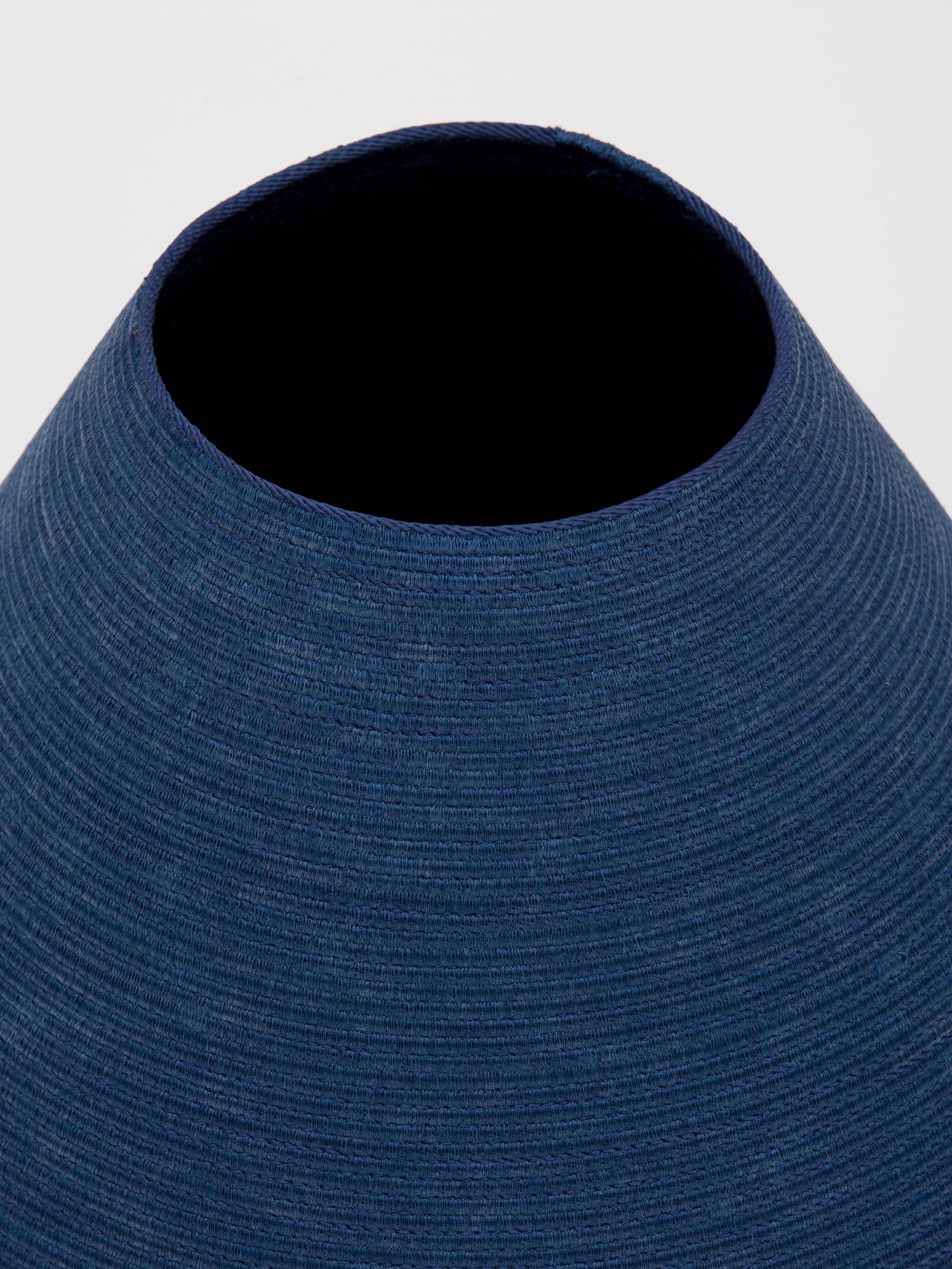« Kogetsudai (navy) », récipient sculptural en fibre de corde enroulé de Doug Johnston, 2015 Bon état à Brooklyn, NY