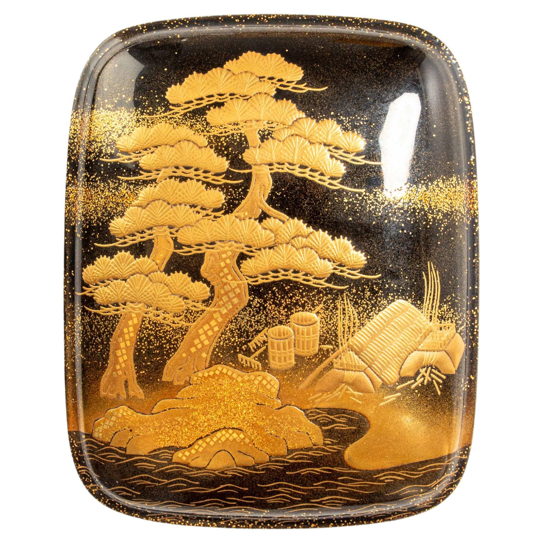 Boîte à kogo en laque maki-è représentant une scène naturaliste en vente