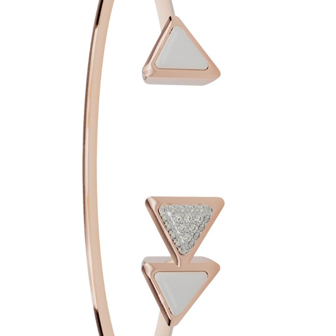 This is a 18K rose gold bracelet with triangle shape emphasized by the cut of the kogolong and pavé diamonds.  
The 