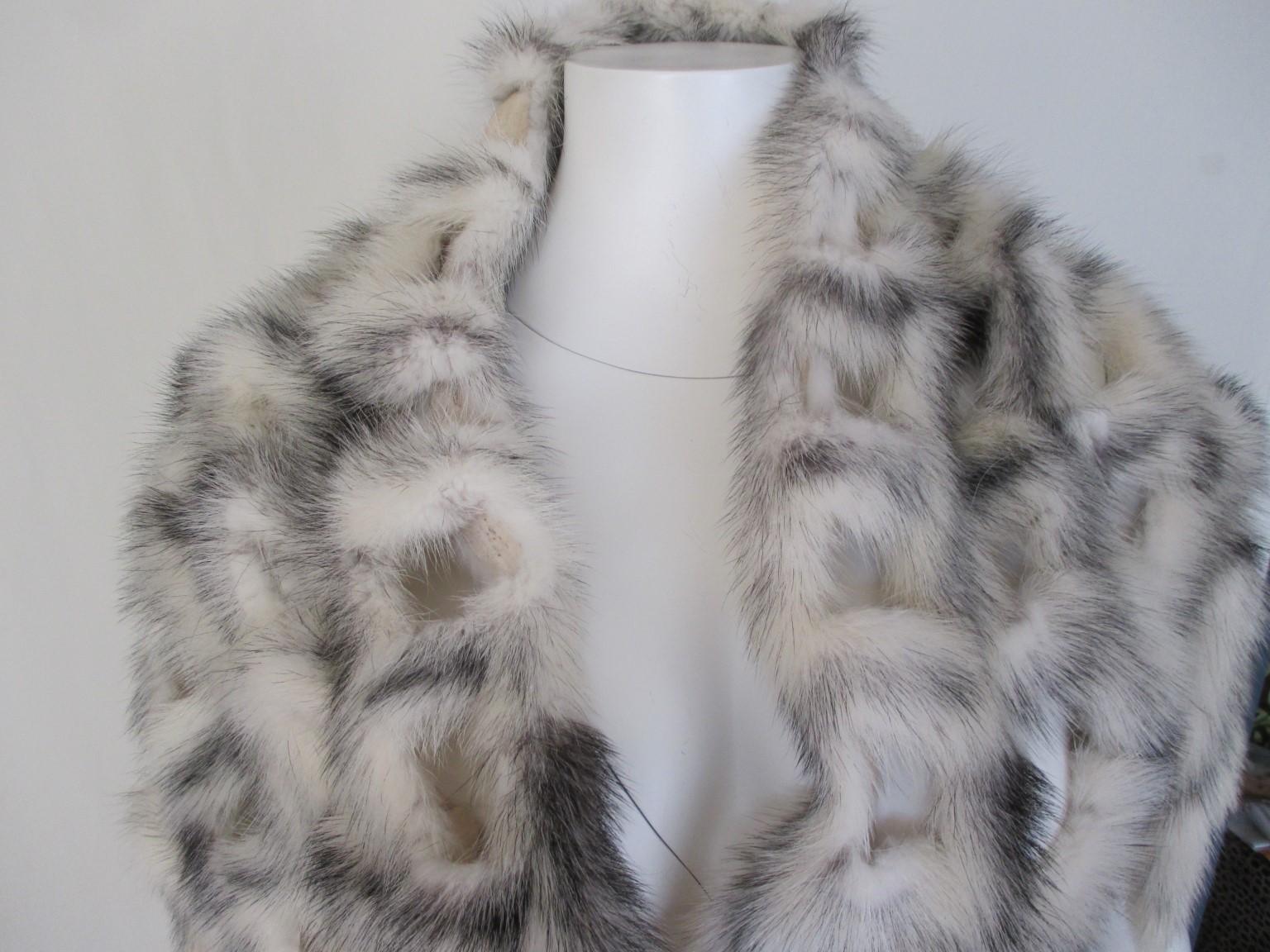 We offer more exclusive fur items, view our frontstore

This vintage stole is made of cross mink/ Kohinoor fur and is very light to wear.
Condition, pre-owned with some wear and tear
Size fits like small to medium

Please note that vintage items are