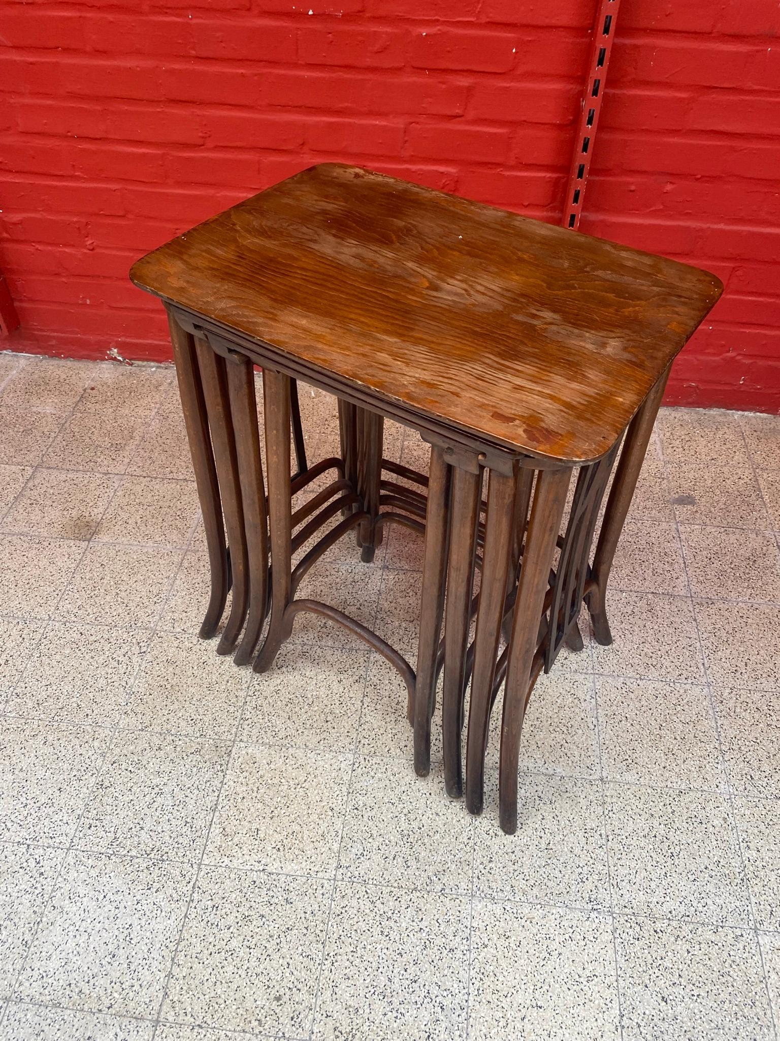 Kohn, 4 Viennese Secession Nesting Tables, circa 1900 In Good Condition In Saint-Ouen, FR
