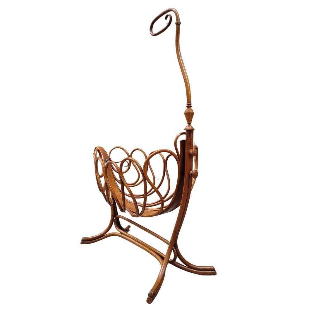 Kohn  Thonet Art Nouveau Kinder Wiege Skulptur (Art nouveau) im Angebot