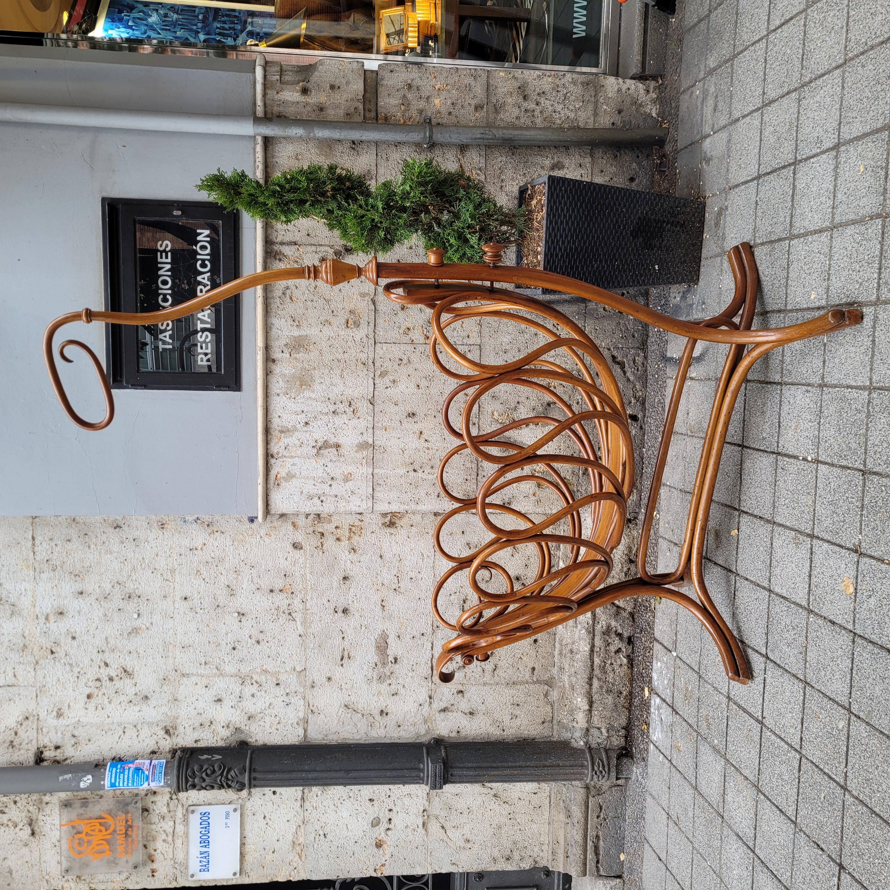 Kohn  Thonet Art Nouveau Kinder Wiege Skulptur (Österreichisch) im Angebot