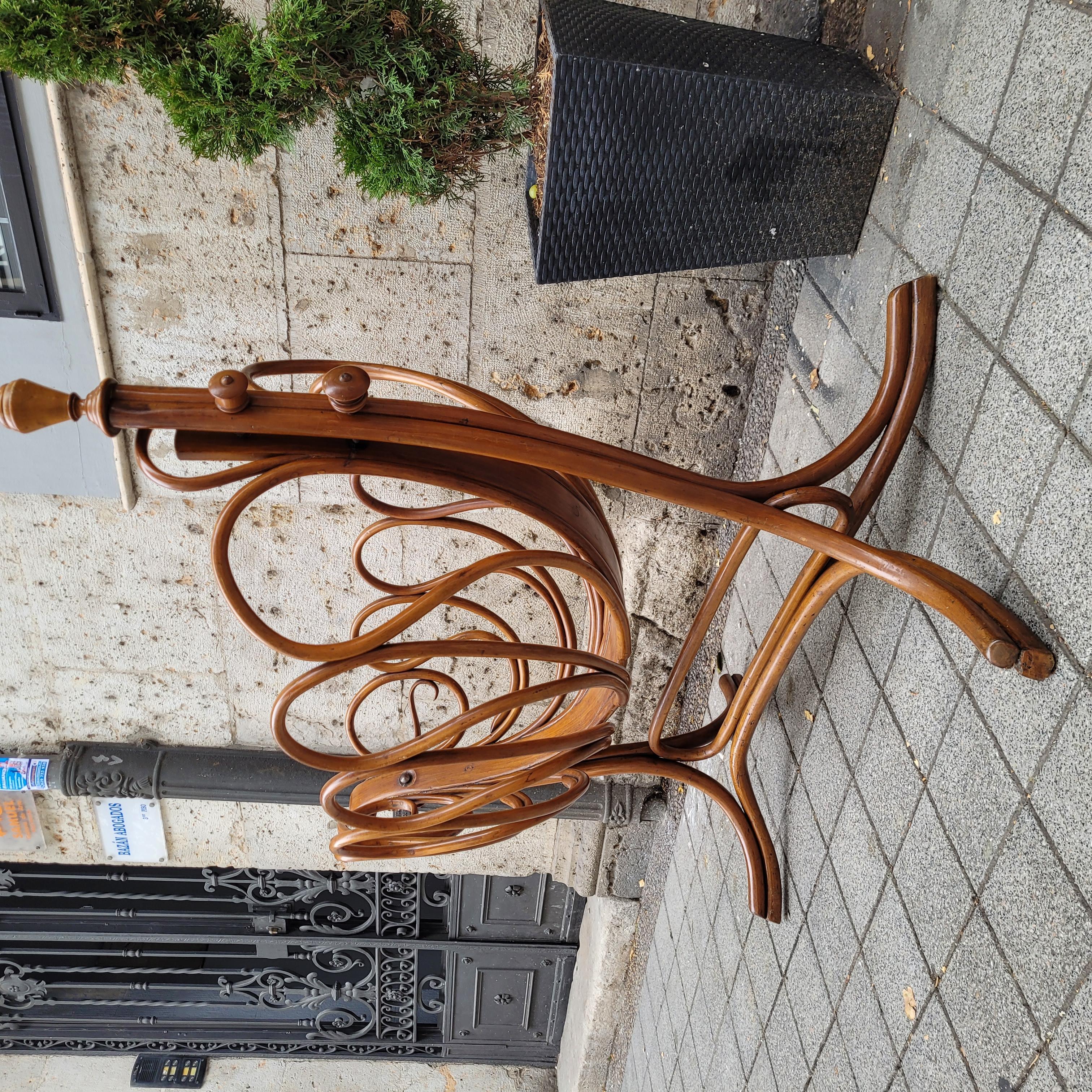 Kohn  Thonet Art Nouveau Kinder Wiege Skulptur im Zustand „Gut“ im Angebot in Valladolid, ES
