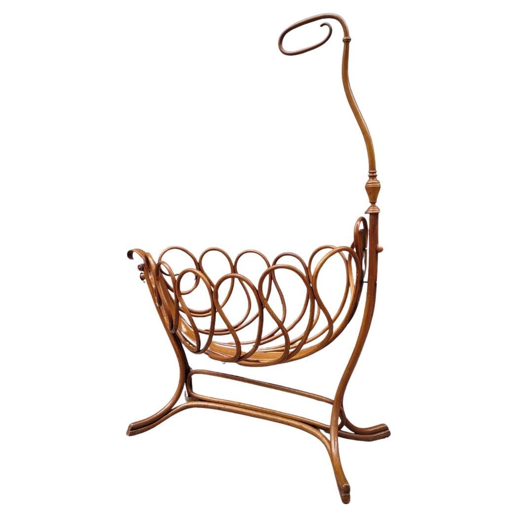 Kohn  Thonet Art Nouveau Kinder Wiege Skulptur im Angebot