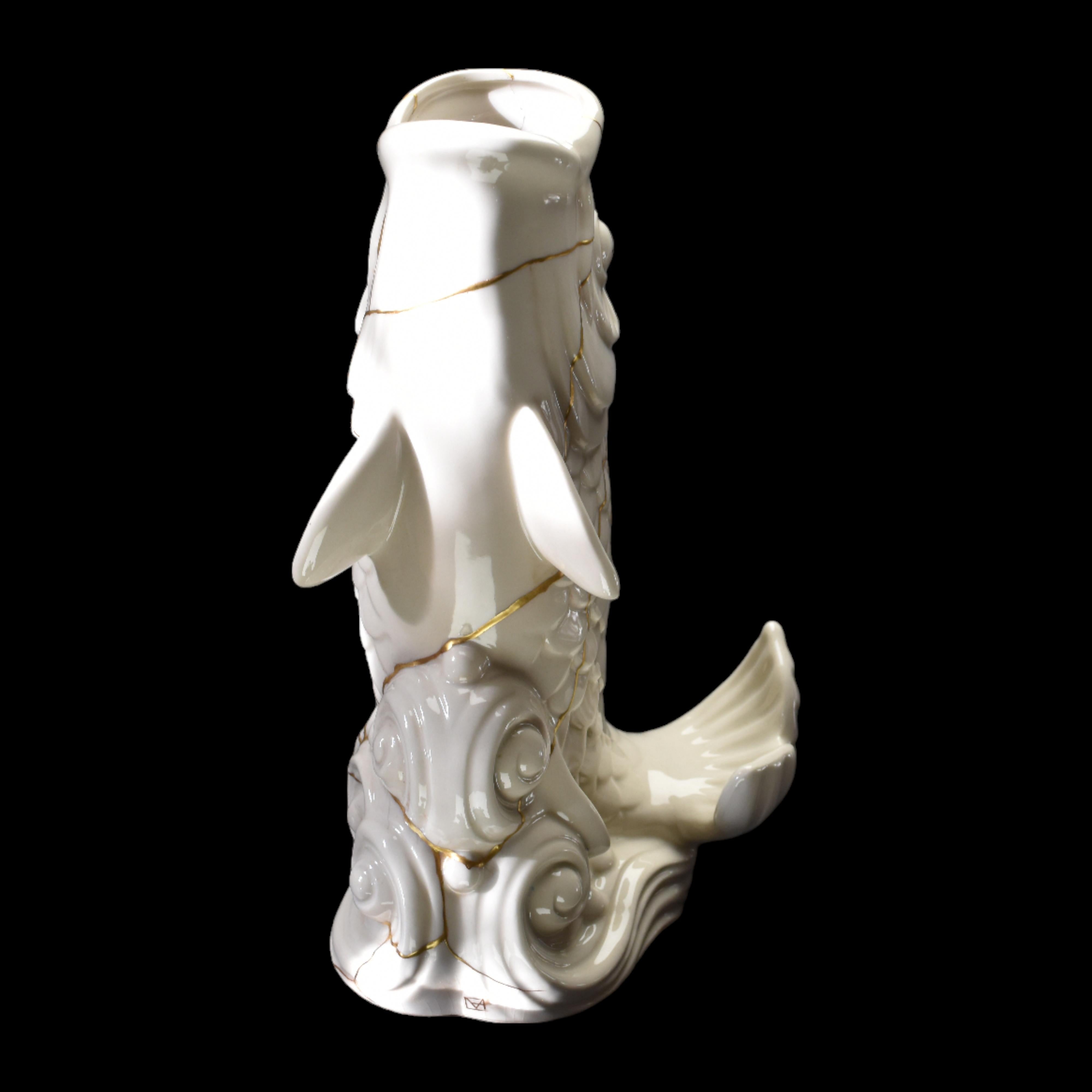Jarrón kintsugi de carpa koi Dorado