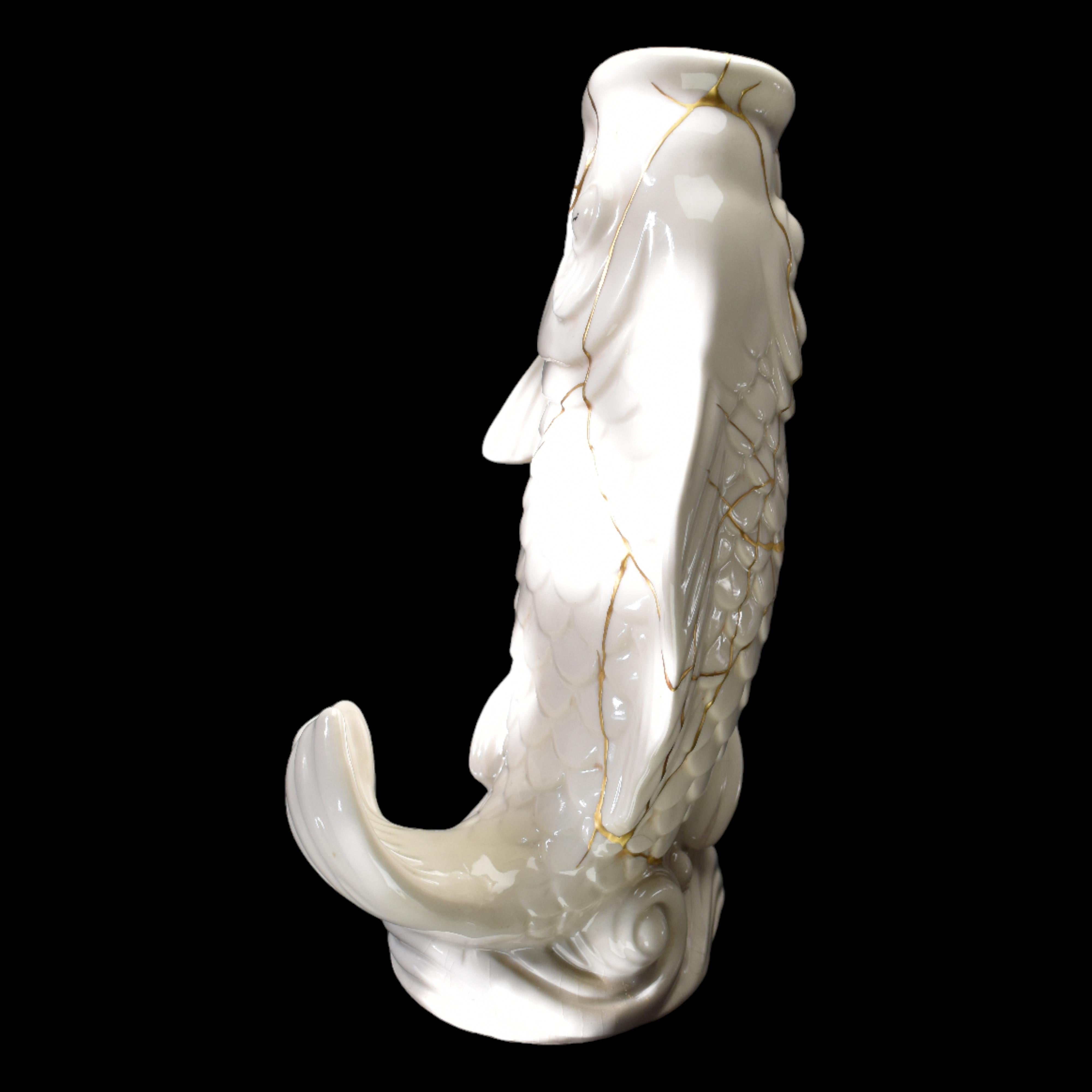 Jarrón kintsugi de carpa koi Siglo XXI y contemporáneo