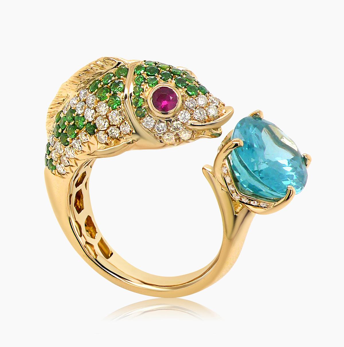 Anello in oro giallo 18K con apatite blu, rubino, diamanti e granati verdi In condizioni Nuovo in vendita a Oakton, VA