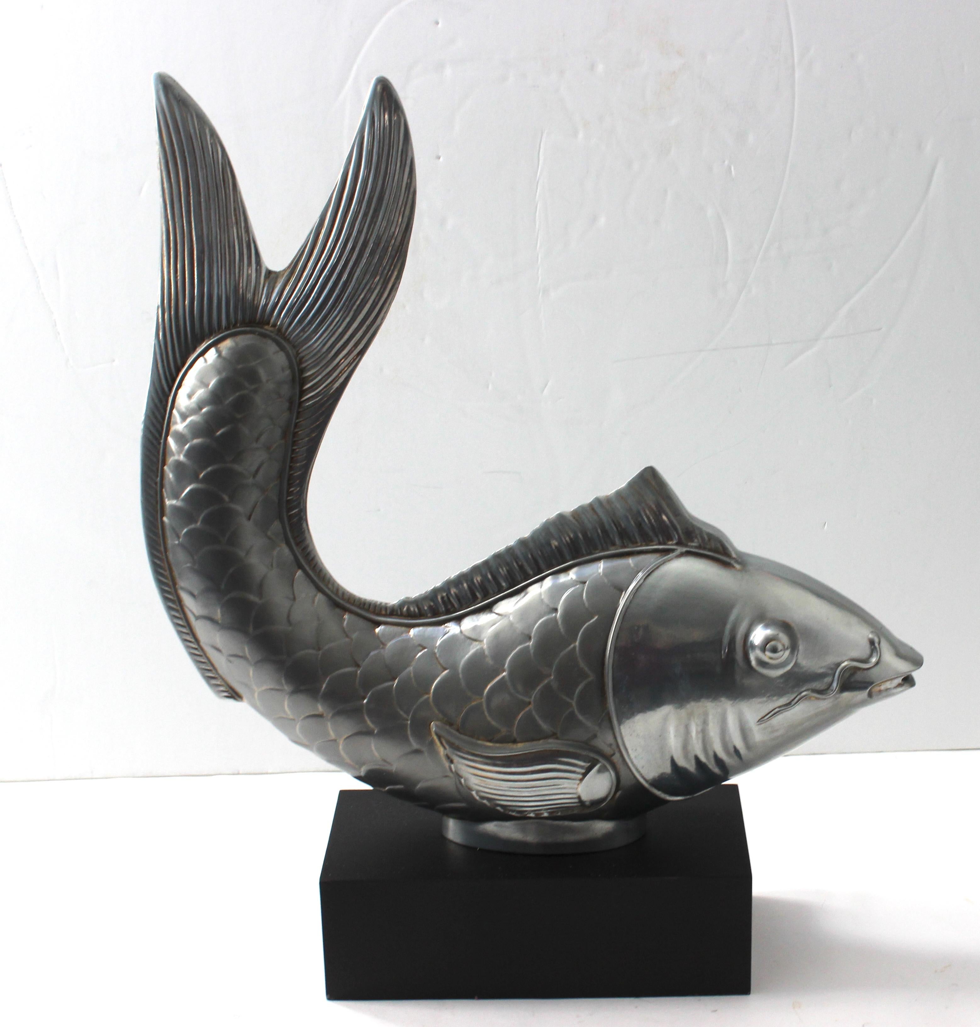 Koi-Ka Koi-Fischfigur von Chapman (Gemalt) im Angebot