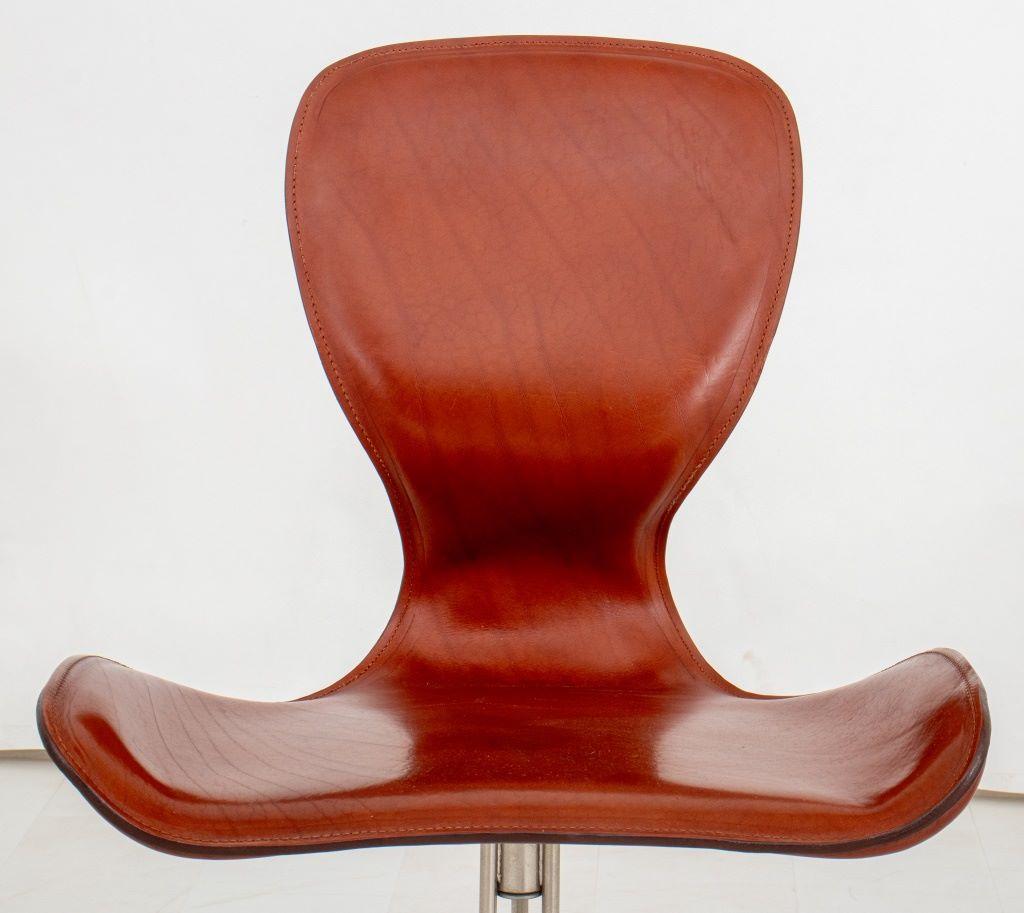 KOI K2 Leather Swivel Office Chair In Good Condition In New York, NY