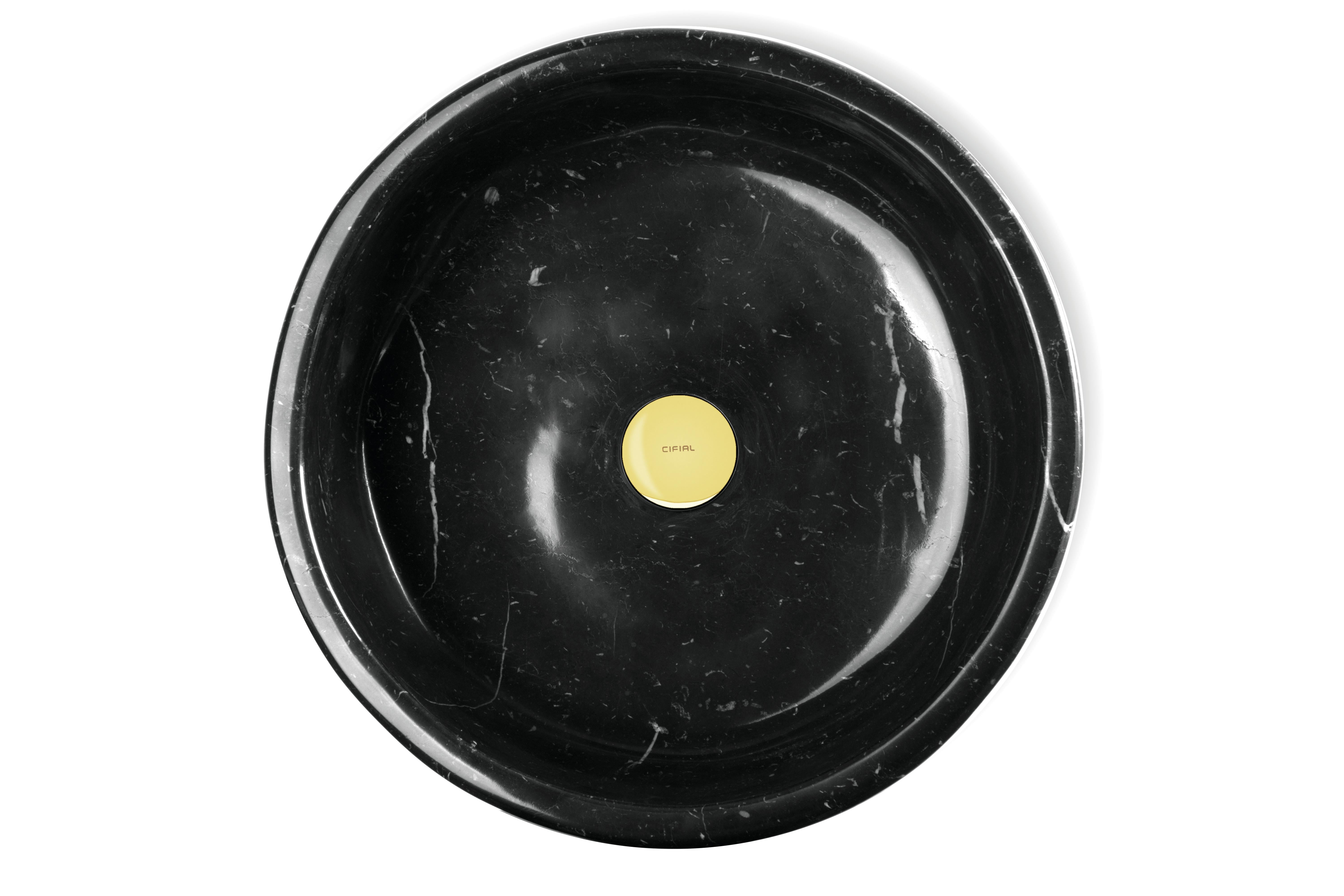 The Koi round vessel sink is available in Nero Marquina, Carrara and Estremoz marble. Its round shape makes it easy to match with any base or tap. Its versatility provides endless possibilities to create the perfect project and adorn any bathroom