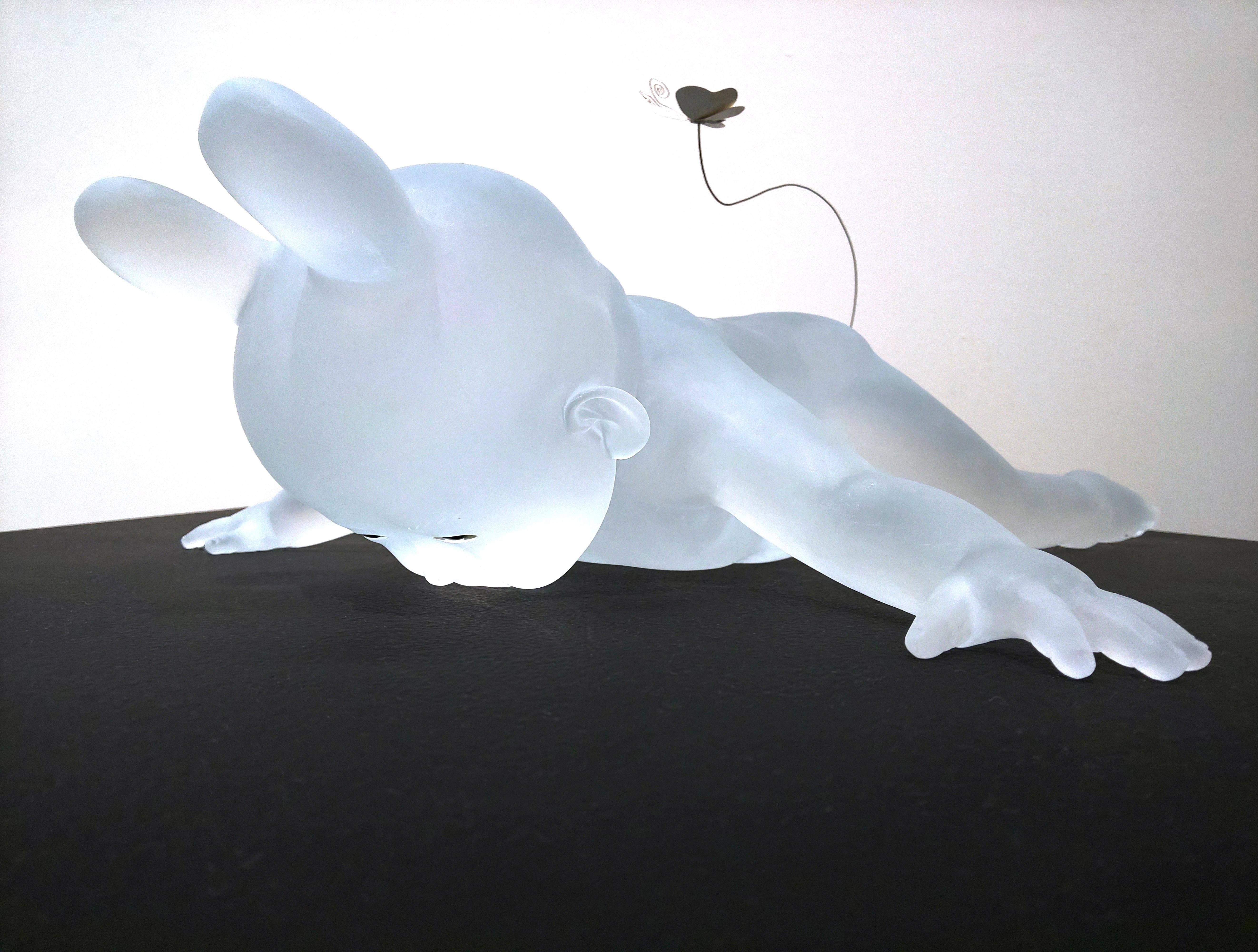 Koichi Matsufuji Figurative Sculpture - Lying Baby With Butterfly