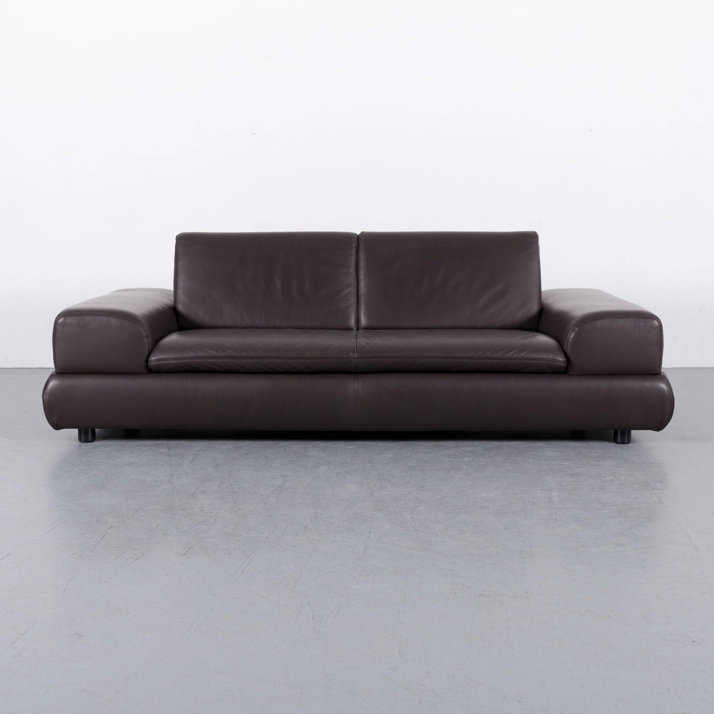 We bring to you an Koinor three-seat sofa brown leather function.


























      