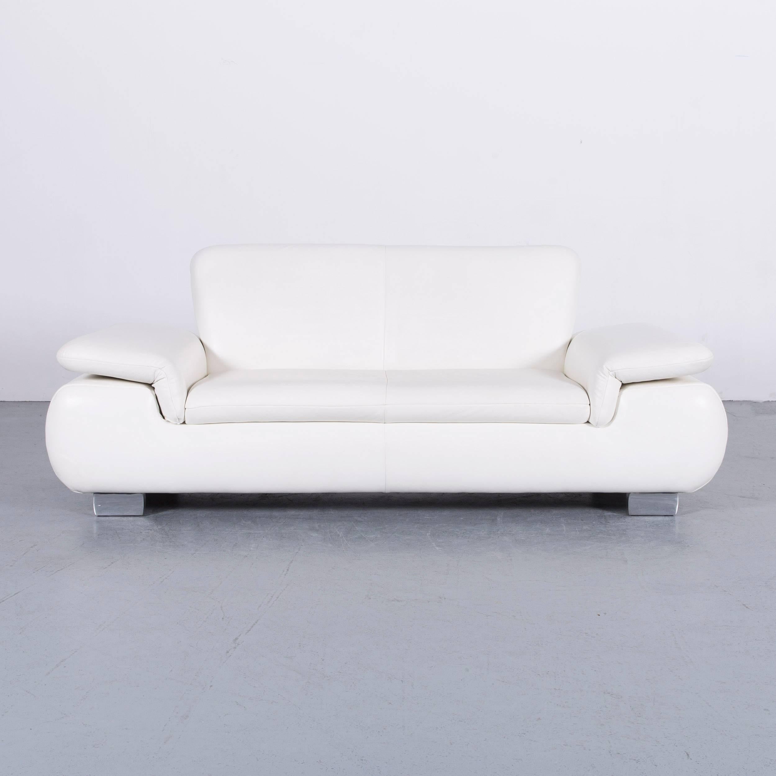 We bring to you an Koinor three-seat sofa white leather function.


























 