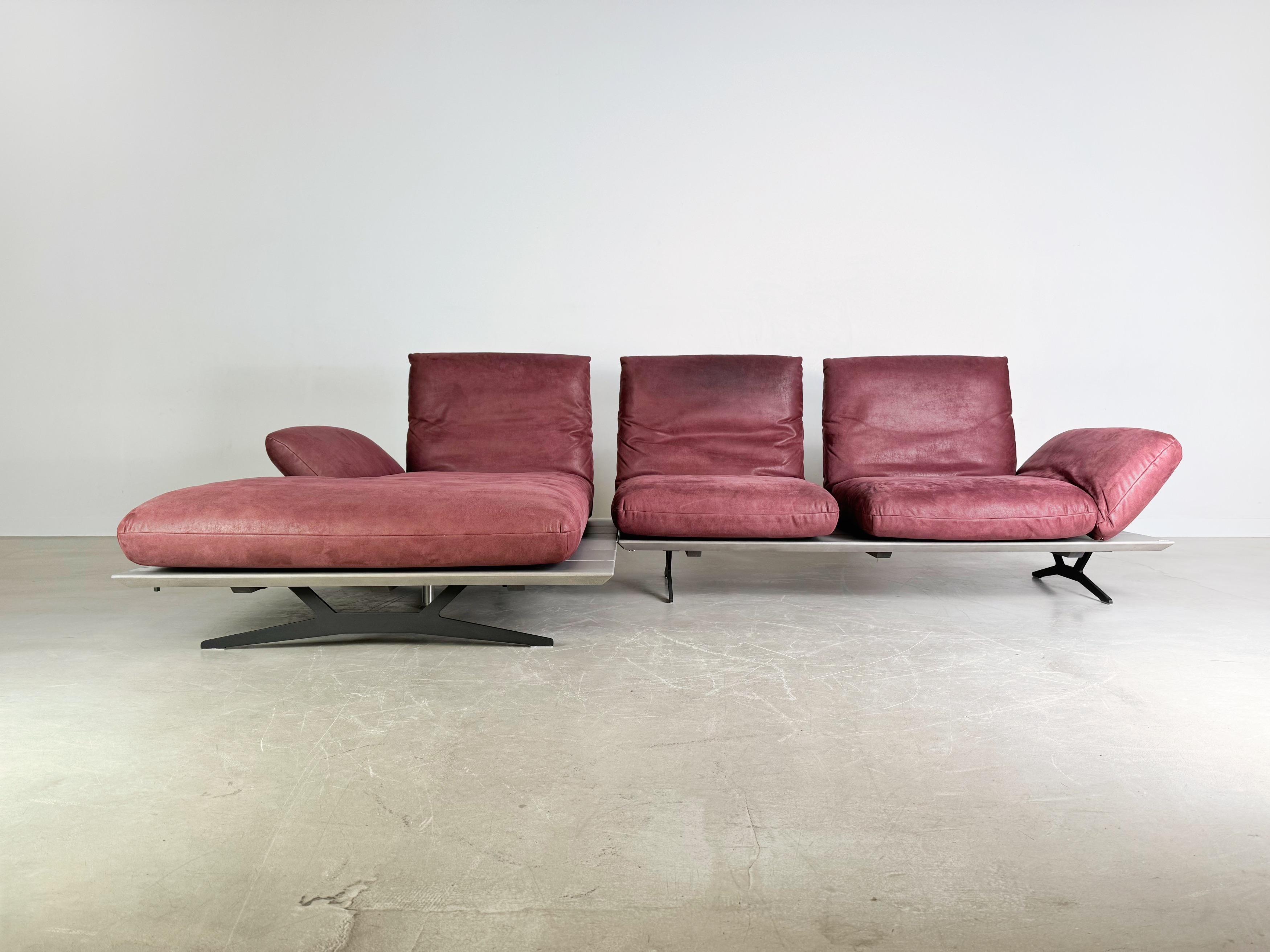 Postmoderne Koinor Ecksofa Marylin Design/One Couch rot Wildleder en vente