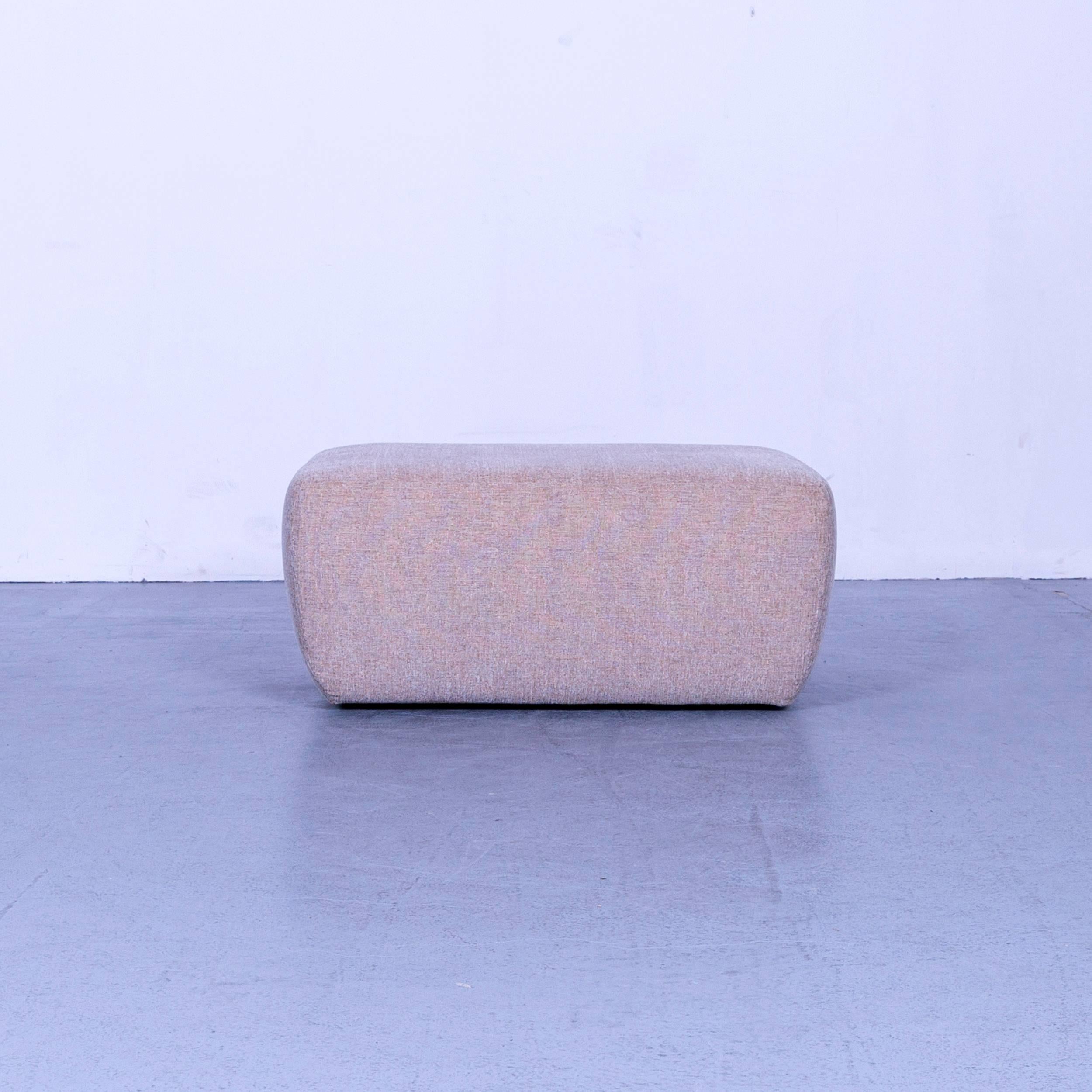We bring to you an Koinor Elena fabric foot-stool beige 


















.