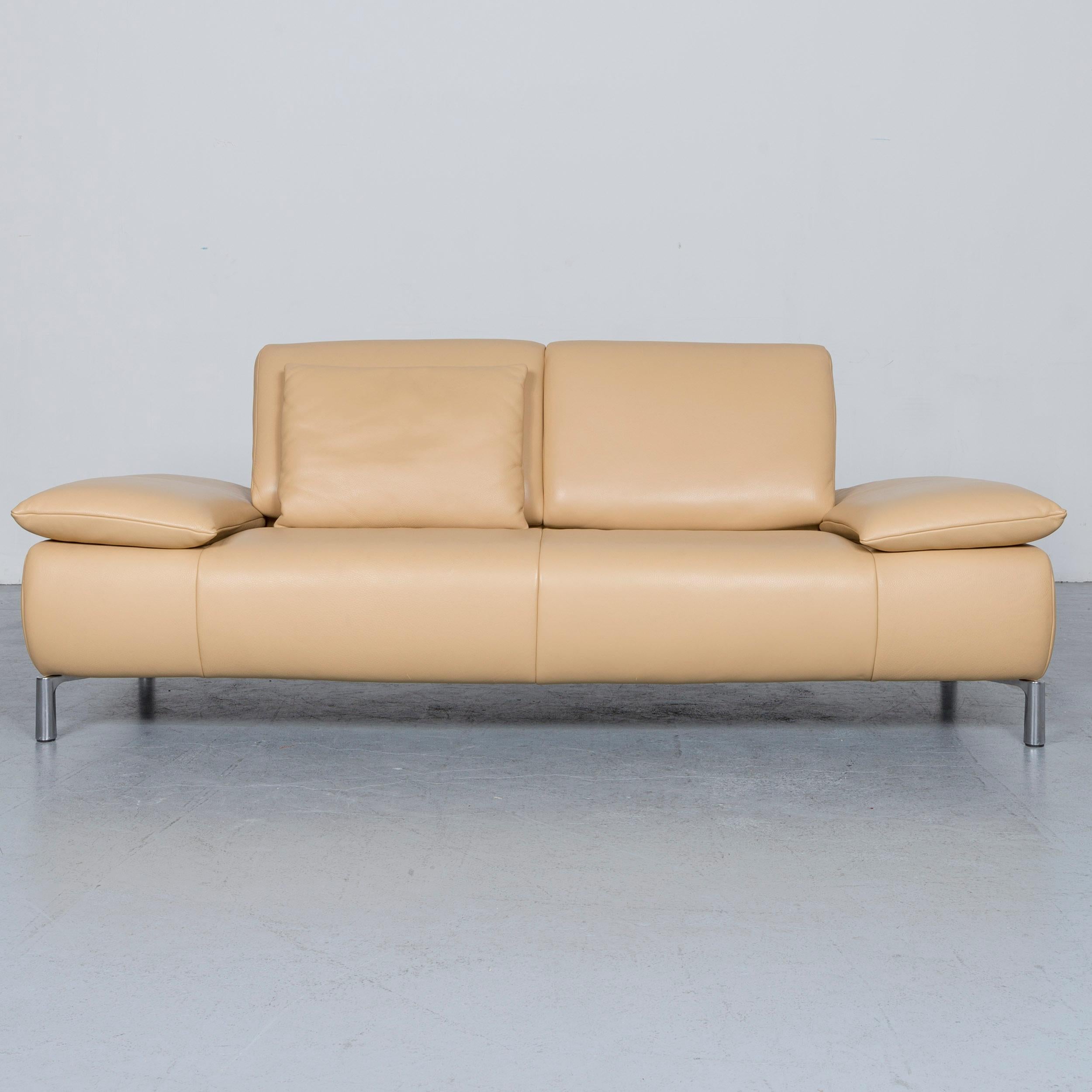 We bring to you an Koinor Goya designer leather sofa crème beige three-seat couch.