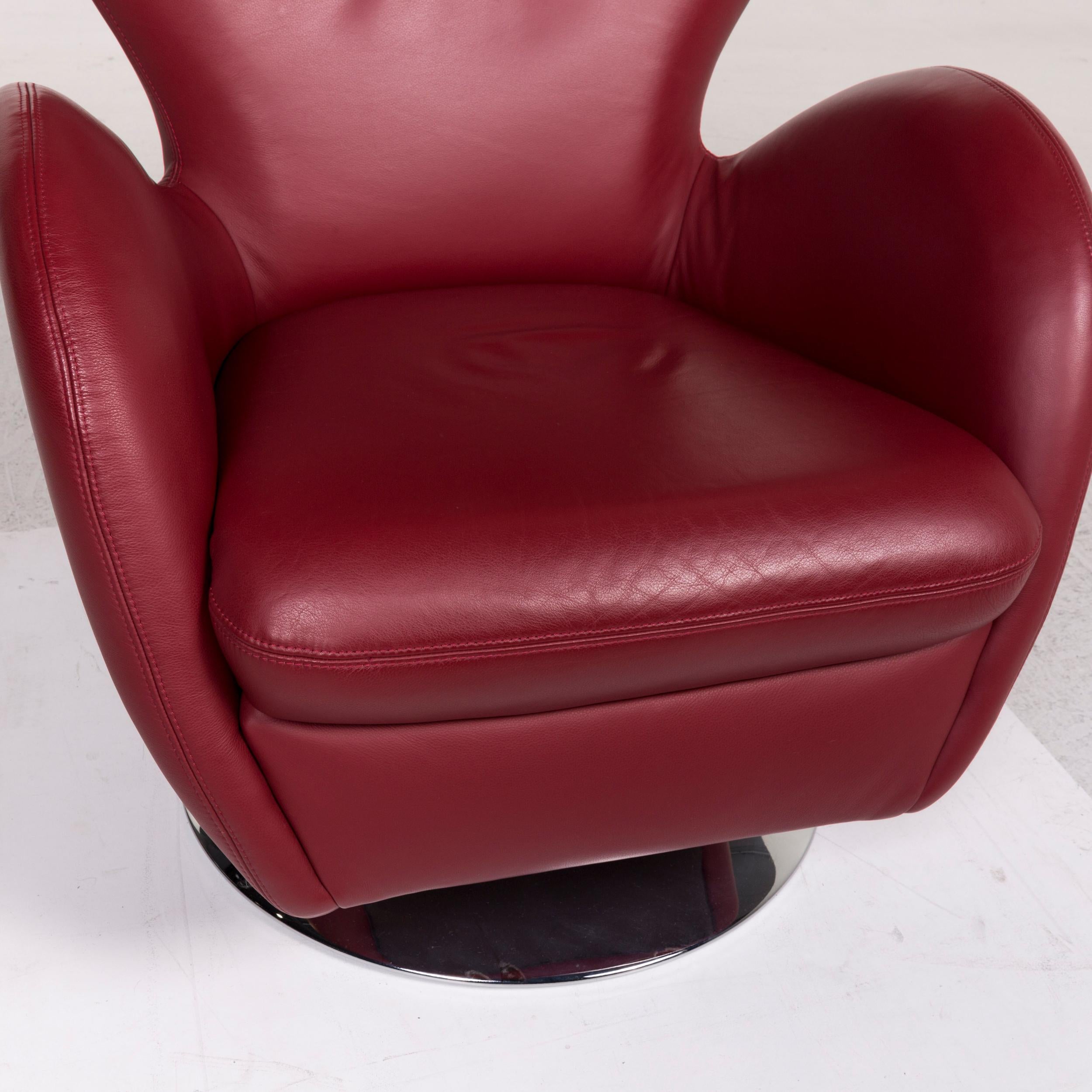 We bring to you a Koinor leather armchair set red 1x armchair 1x stool.
    
 

 Product measurements in centimeters:
 

Depth 80
Width 77
Height 94
Seat-height: 44
Rest-height 63
Seat-depth 56
Seat-width 51
Back-height 52.