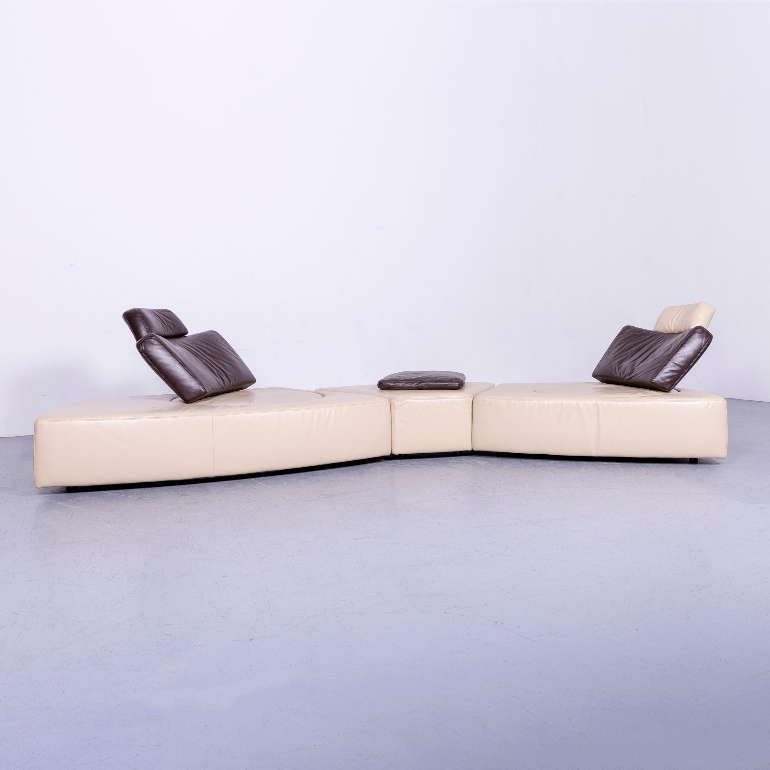 We bring to you an Koinor leather corner sofa off-white or brown four-seat function.





























   
