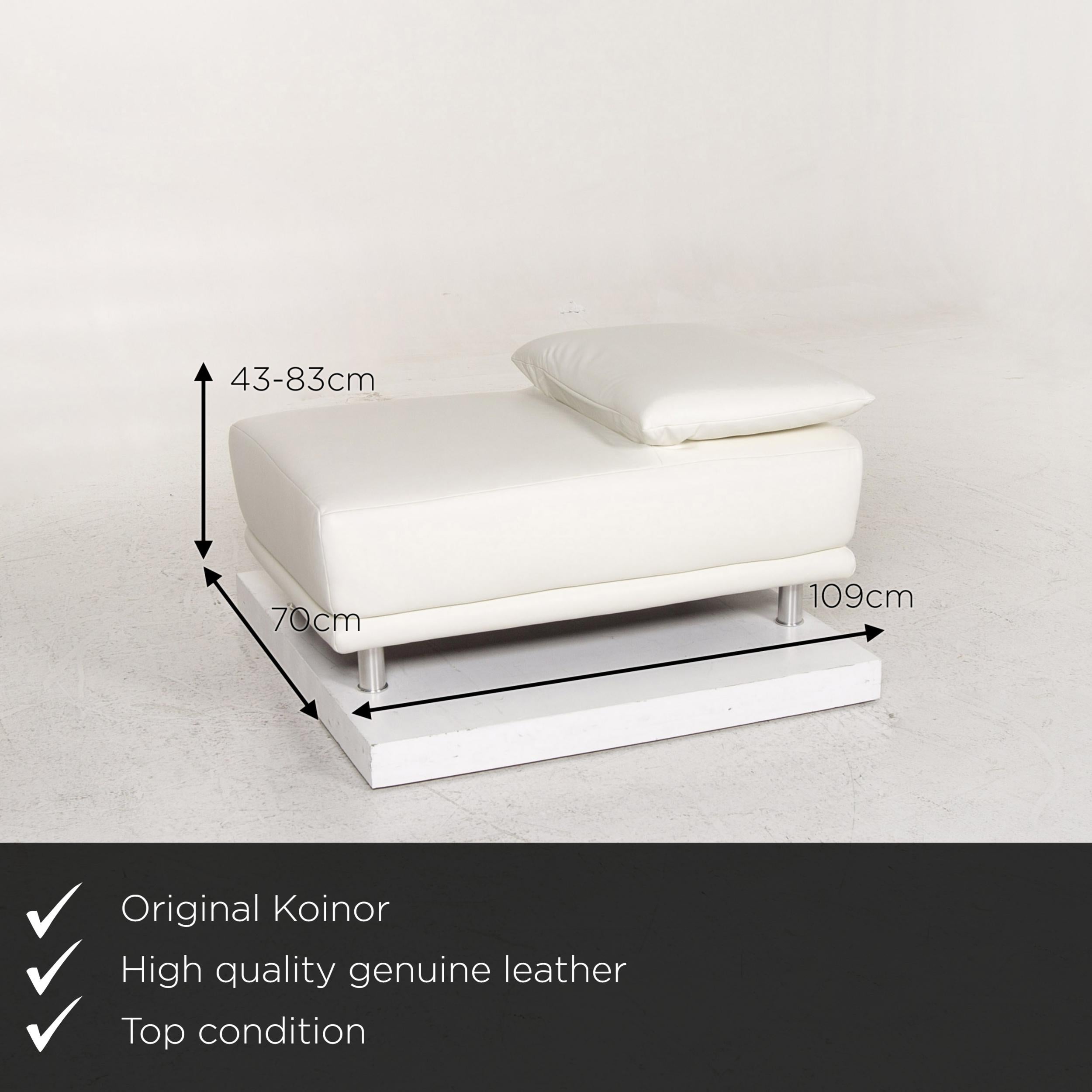 We present to you a Koinor leather stool white ottoman.

 

 Product measurements in centimeters:
 

 Depth 70
Width 109
Height 43
Rest height 55.



   