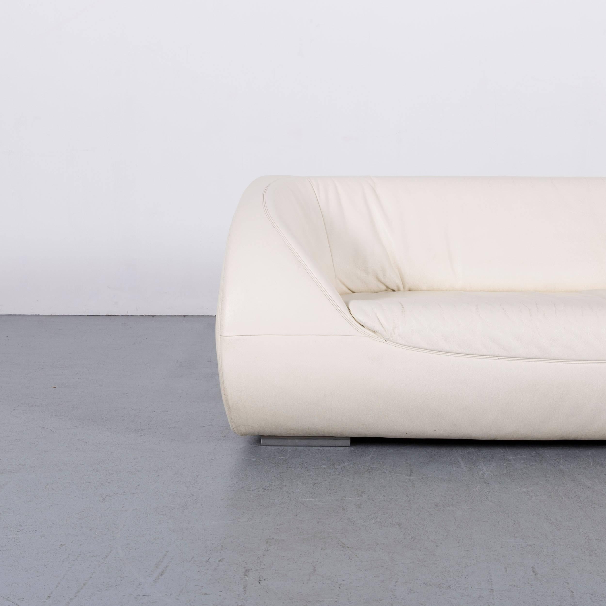 Wir präsentieren Ihnen ein Koinor Perl-Ledersofa weiß mit drei Sitzplätzen.
































