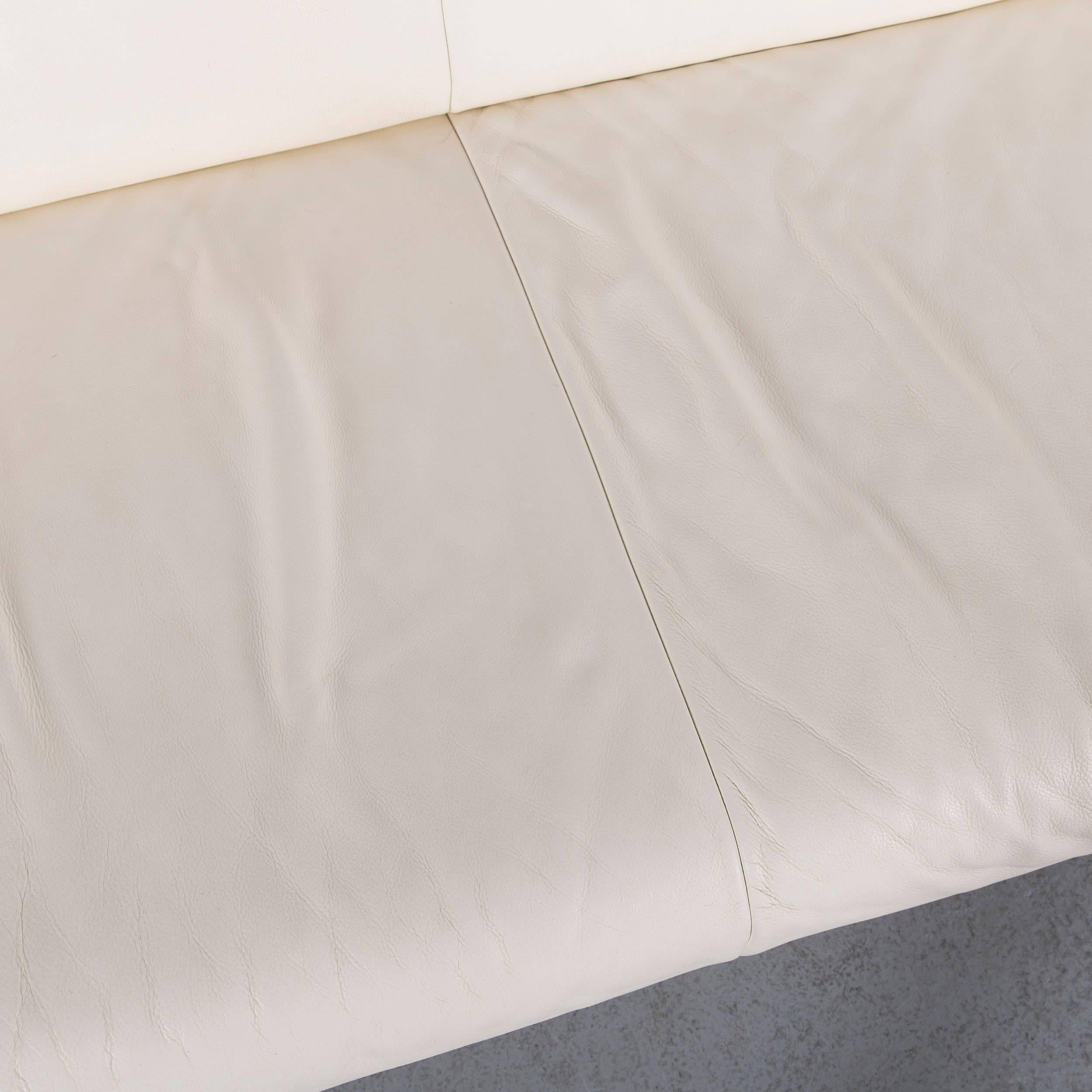 Koinor Perlen-Leder-Sofa Weiße Dreisitzer-Kommode (21. Jahrhundert und zeitgenössisch)