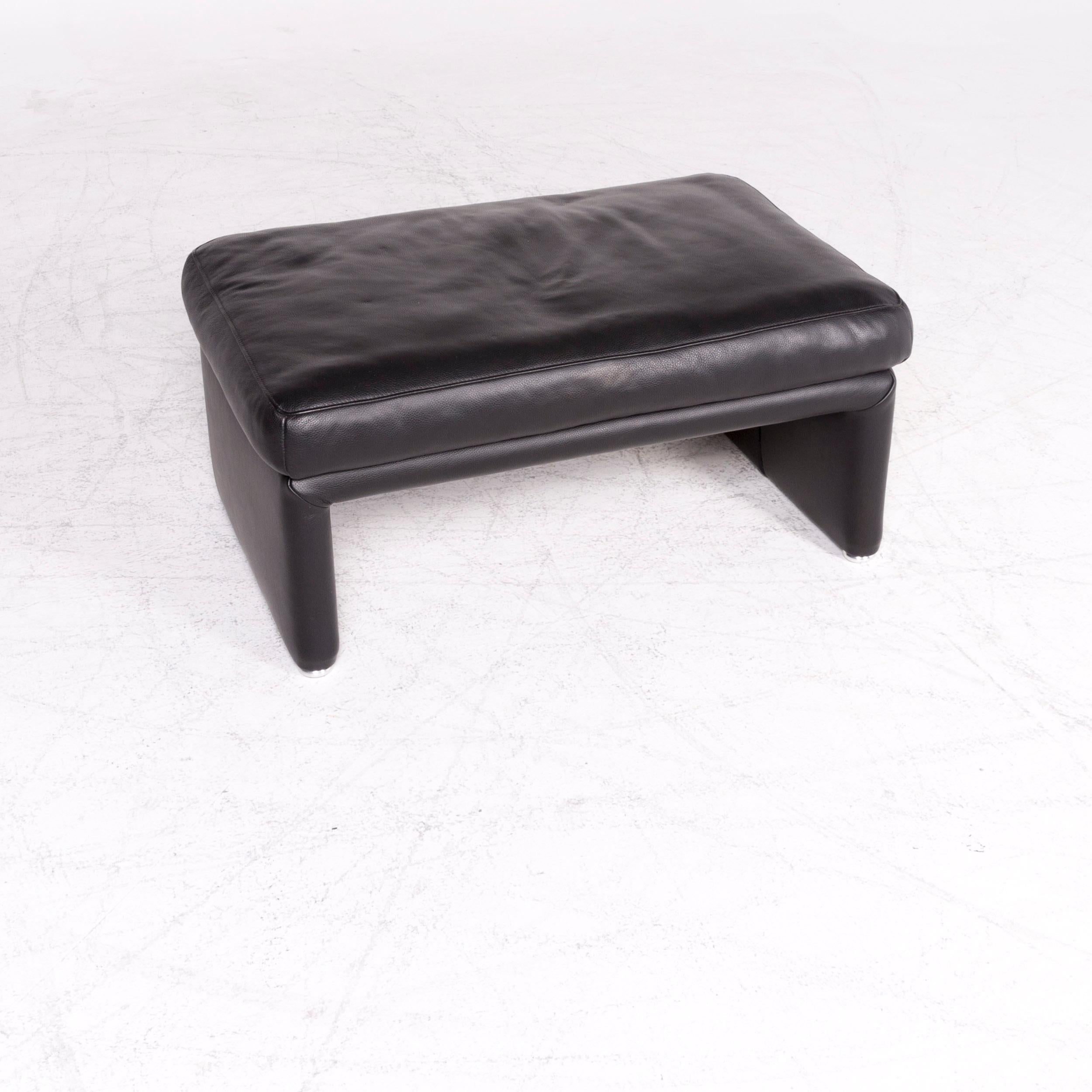 We bring to you a Koinor Raoul designer leather stool black genuine leather stool.

Product measurements in centimeters:

Depth 60
Width 93
Height 43.





  