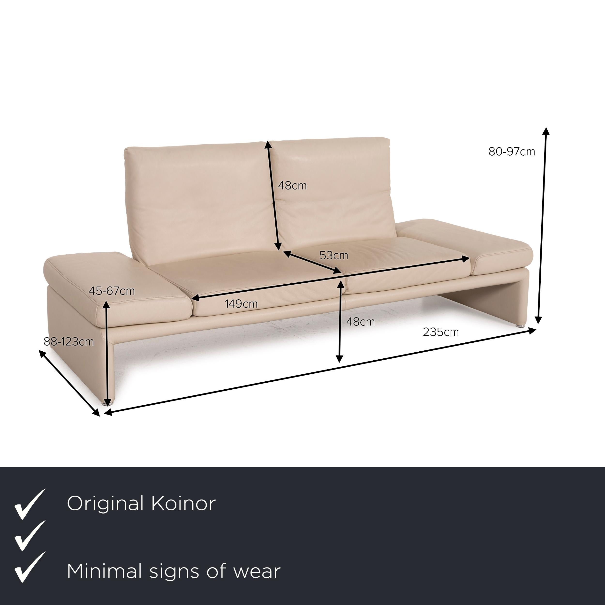 We present to you a Koinor Raoul leather sofa cream two-seater.


 Product measurements in centimeters:
 

Depth: 88
Width: 235
Height: 90
Seat height: 48
Rest height: 45
Seat depth: 60
Seat width: 149
Back height: 48.
 