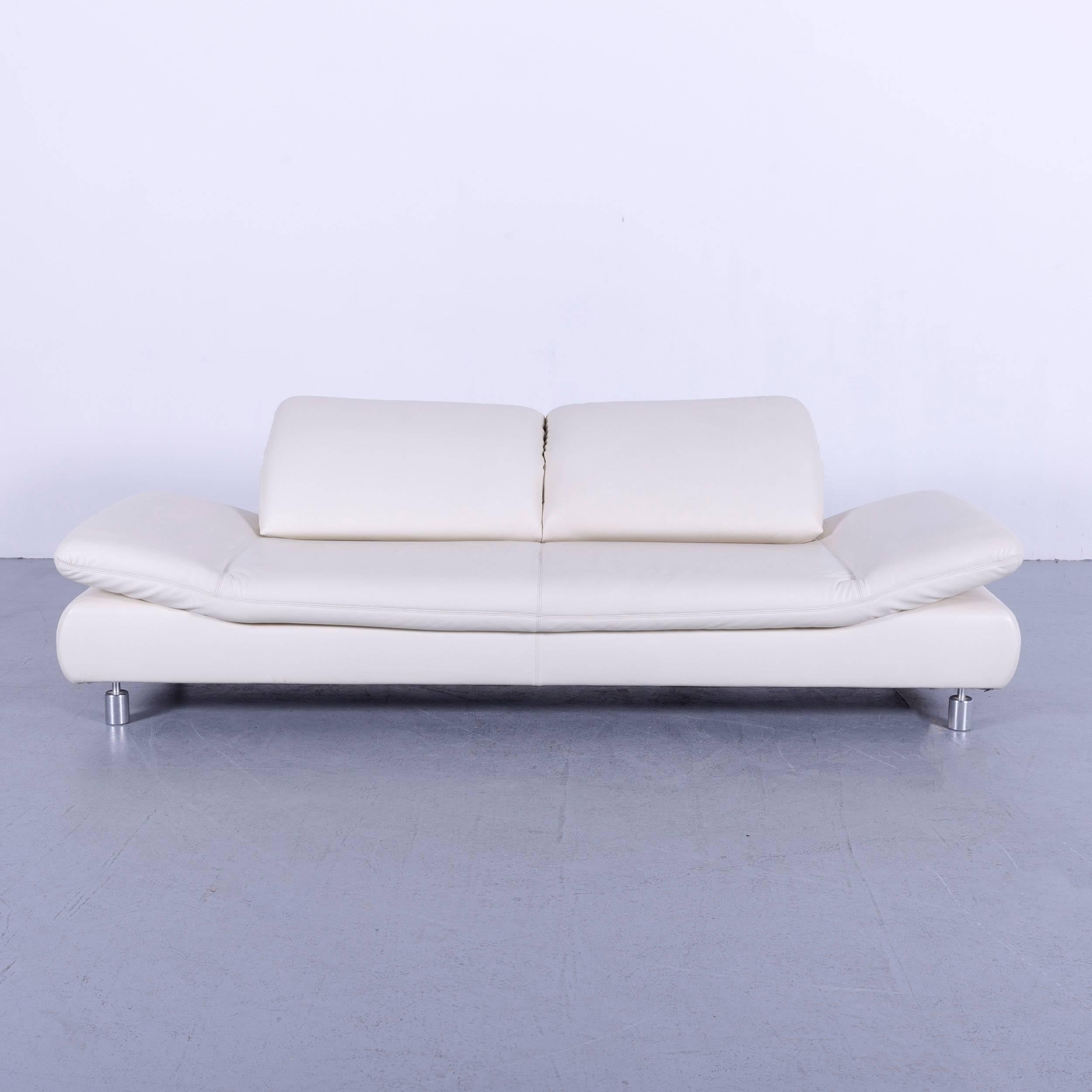 We bring to you an Koinor Rivoli designer leather sofa in off white with functions, Germany.

















 