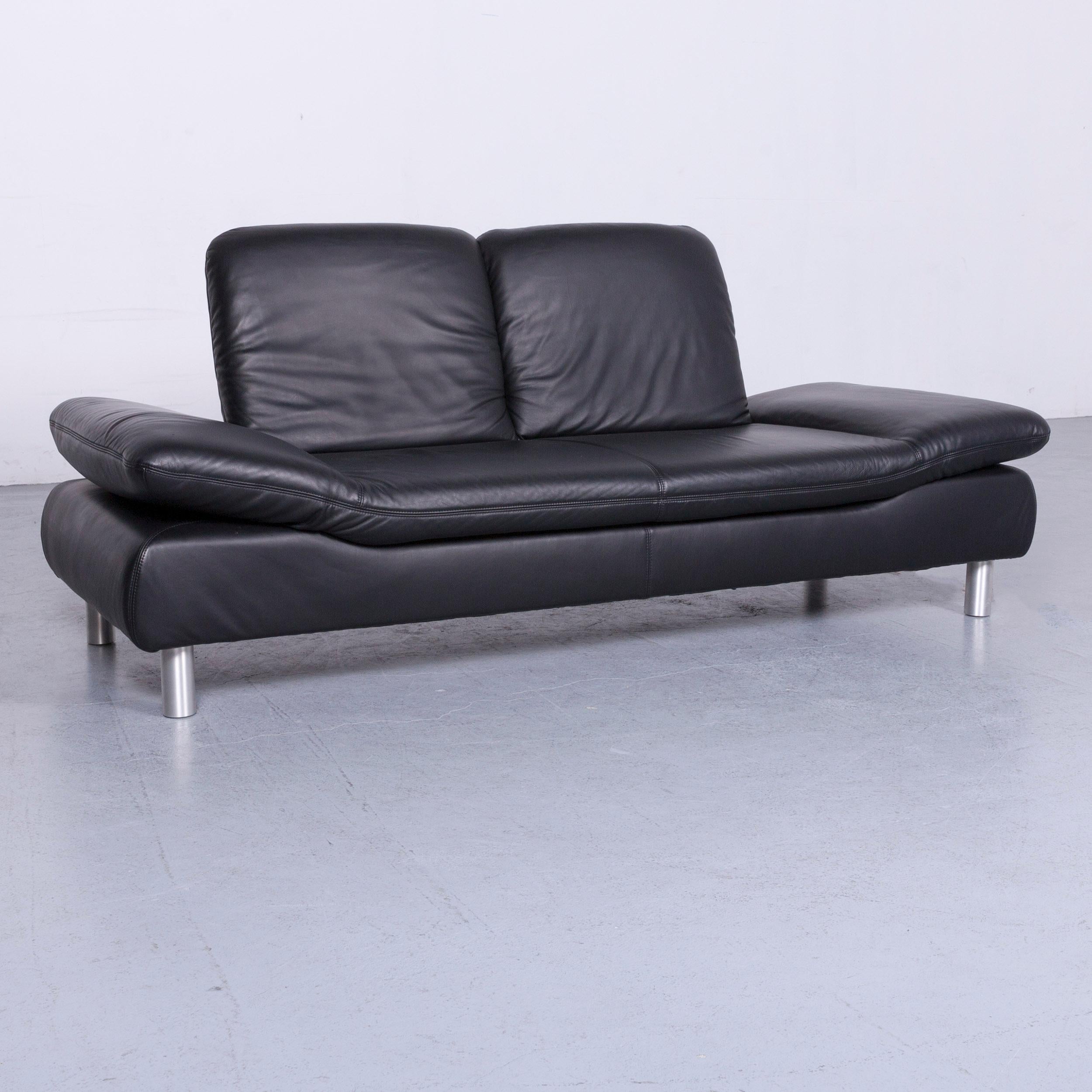 We bring to you an Koinor Rivoli designer leather three-seat sofa in black with functions.















 